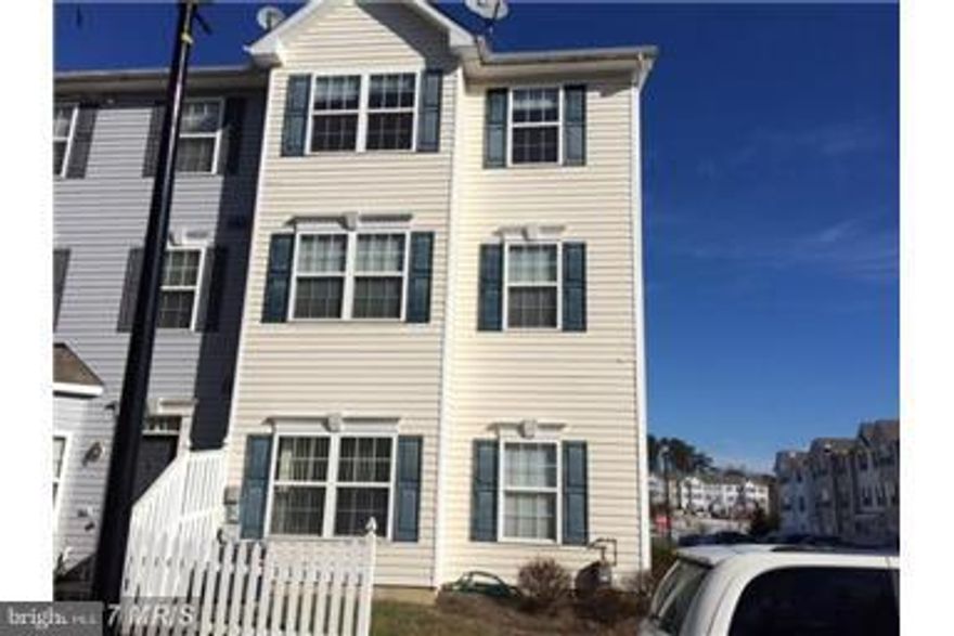 3 level townhome Condo, beautiful, spacious, very well maintained and ready for immediate occupancy.  Master suite has vaulted ceilings, walk-in-closet, full bath with soaking tub. Only minutes to Ft Meade, NSA, and Arundel Mills mall.
