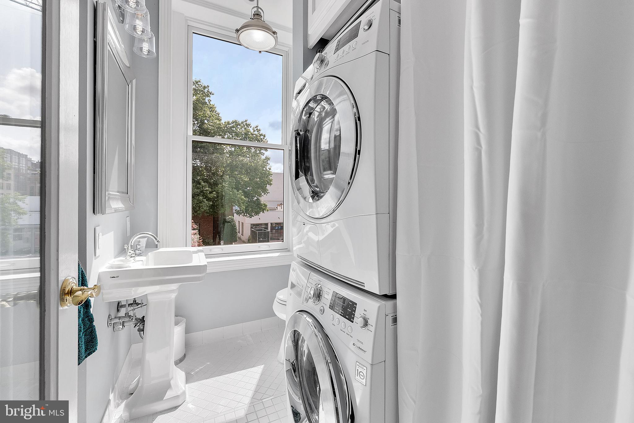 LOGAN CIRCLE - Residential