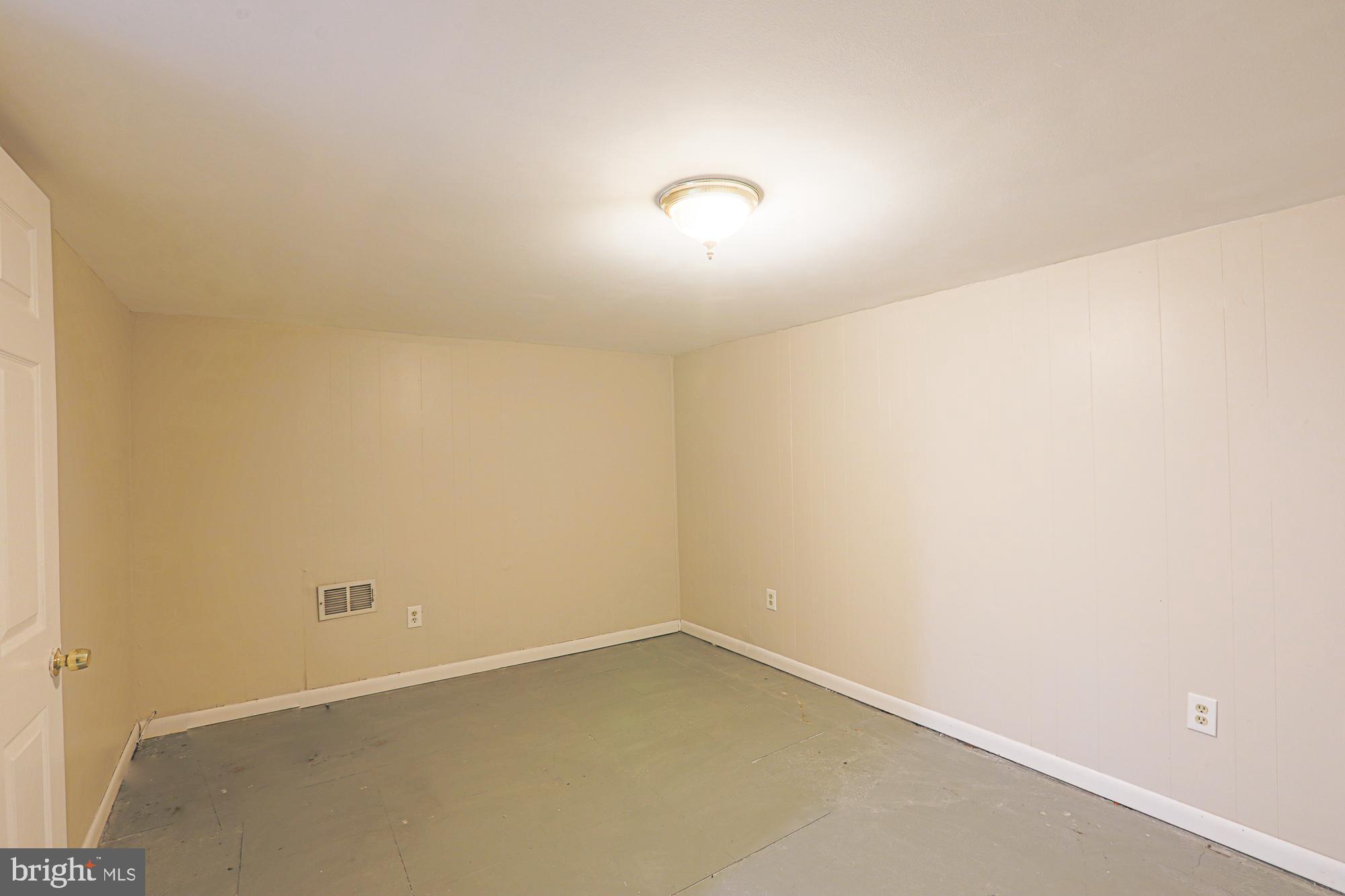 CHINQUAPIN PARK - Residential