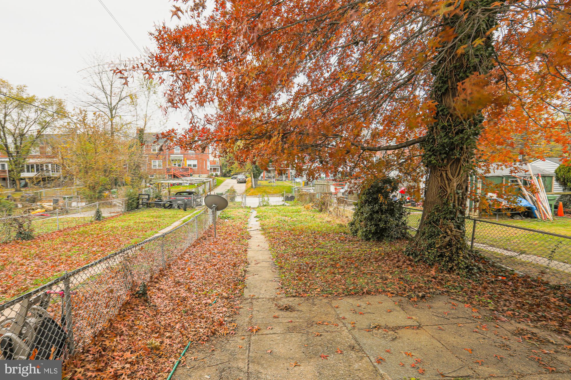 CHINQUAPIN PARK - Residential