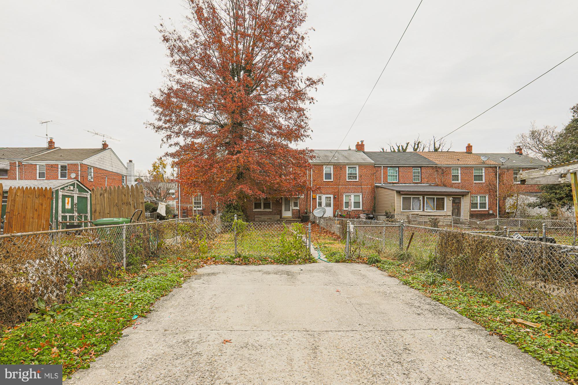 CHINQUAPIN PARK - Residential