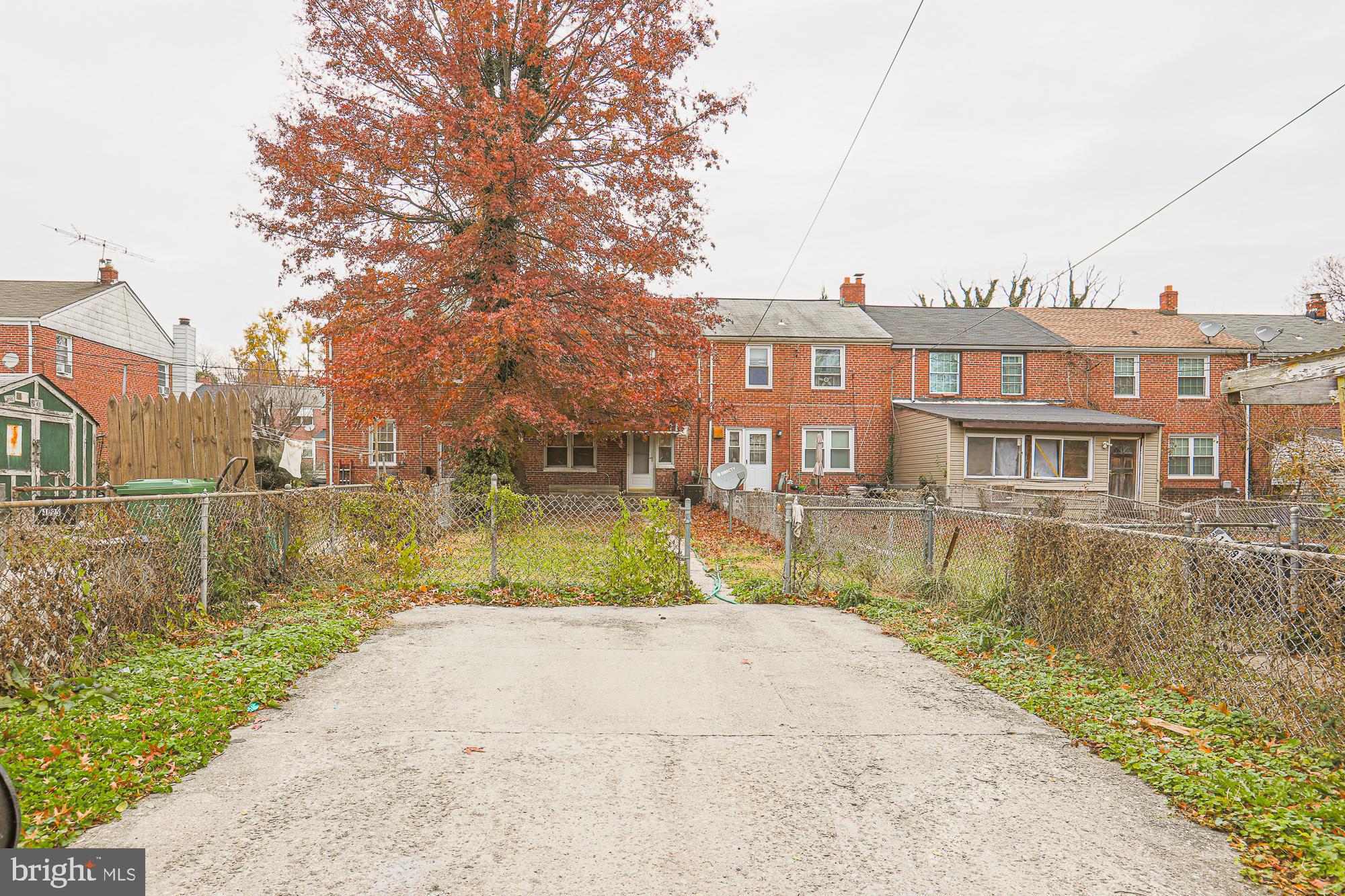 CHINQUAPIN PARK - Residential