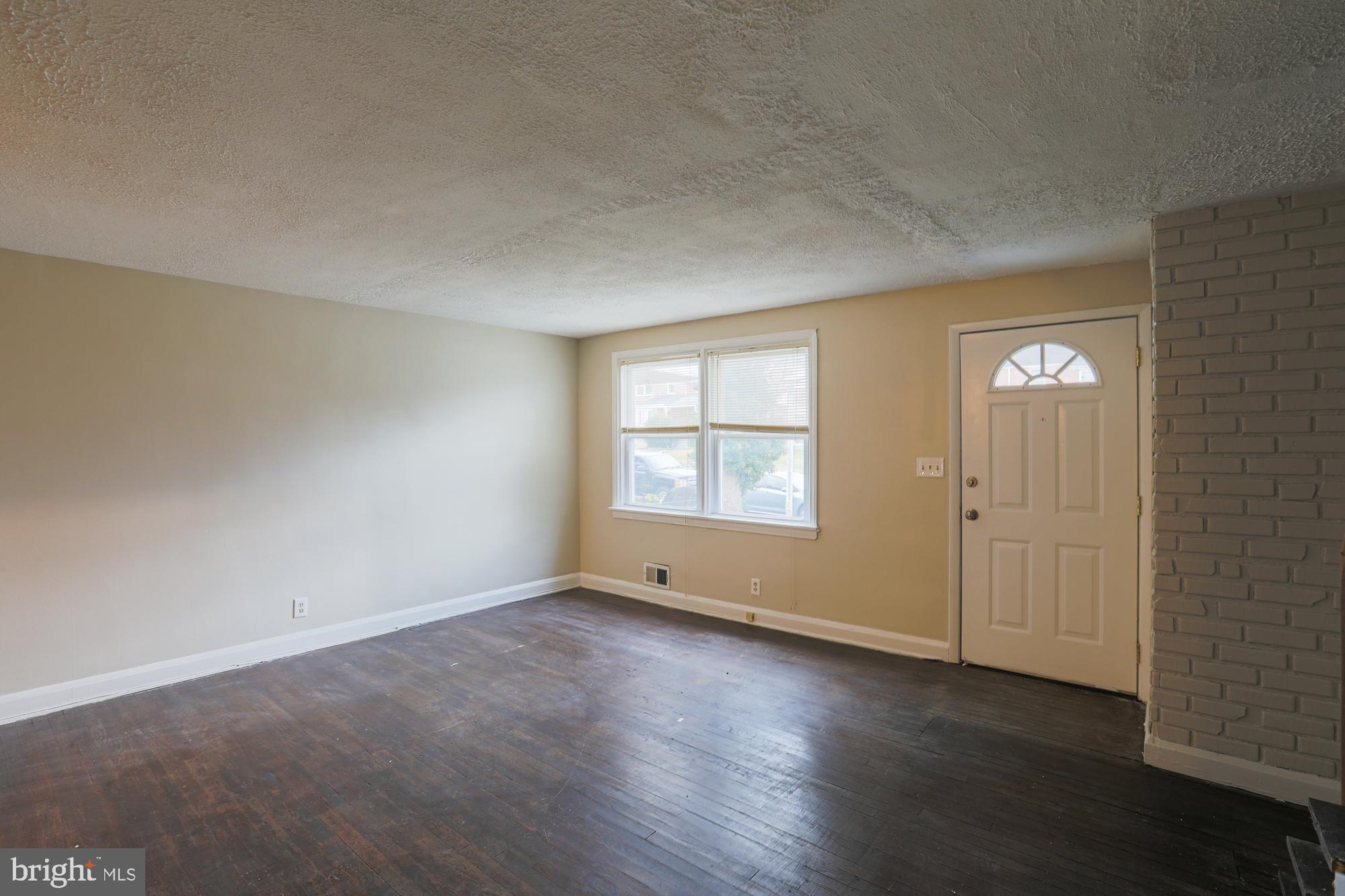 CHINQUAPIN PARK - Residential