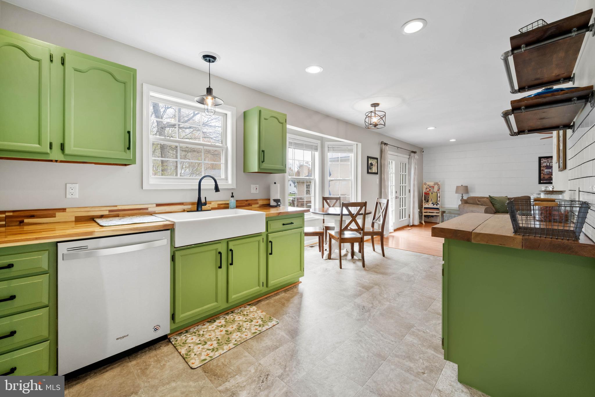 KENSINGTON COURTS - Residential