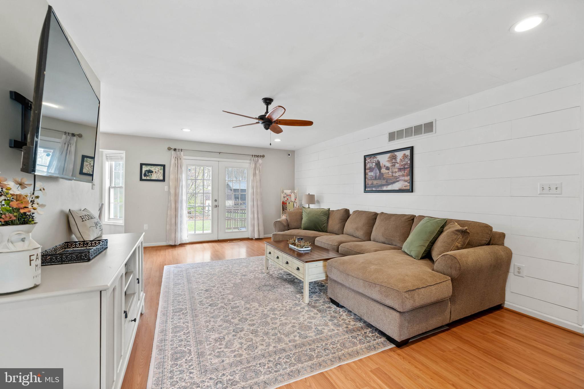 KENSINGTON COURTS - Residential