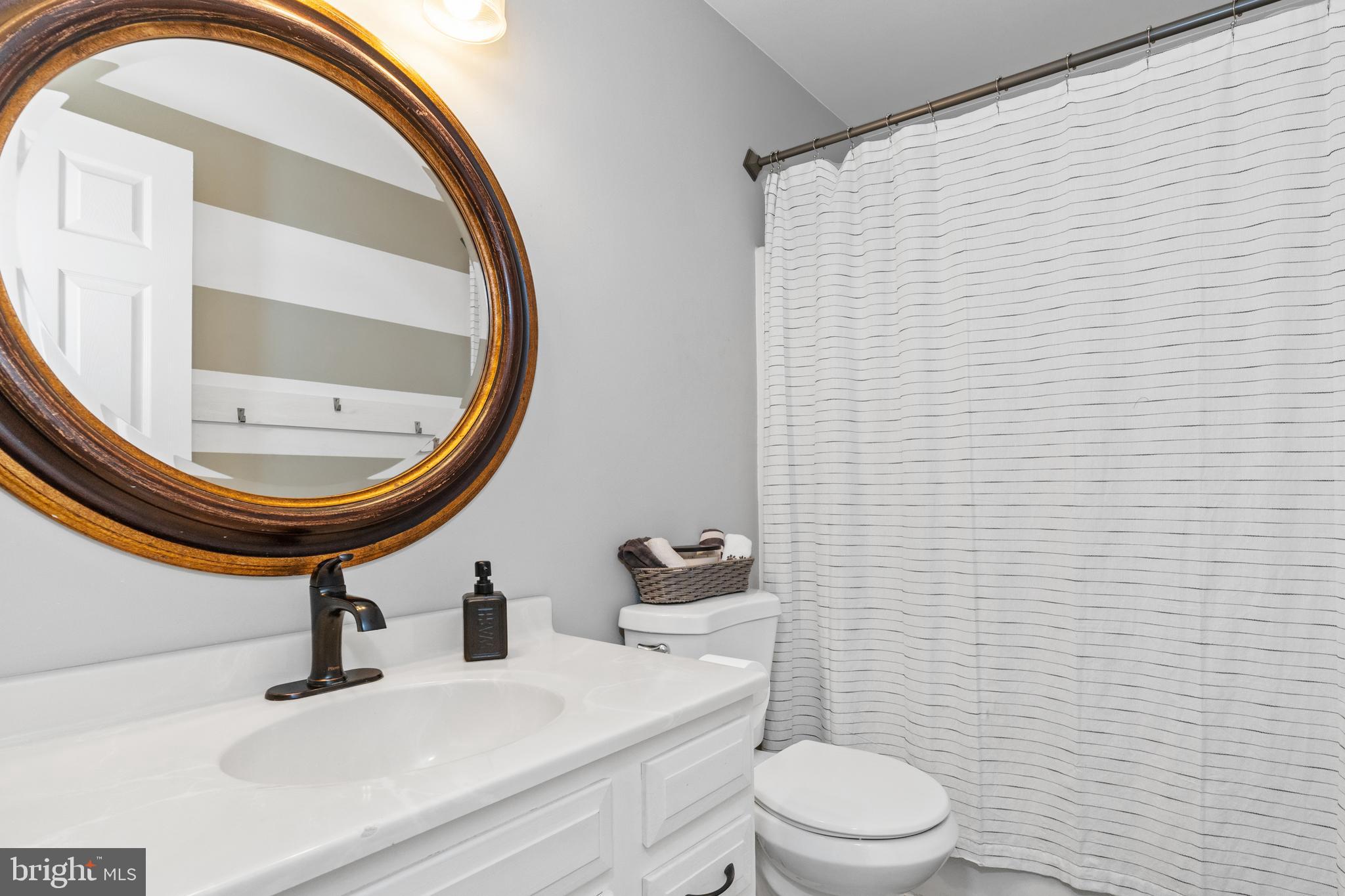 KENSINGTON COURTS - Residential