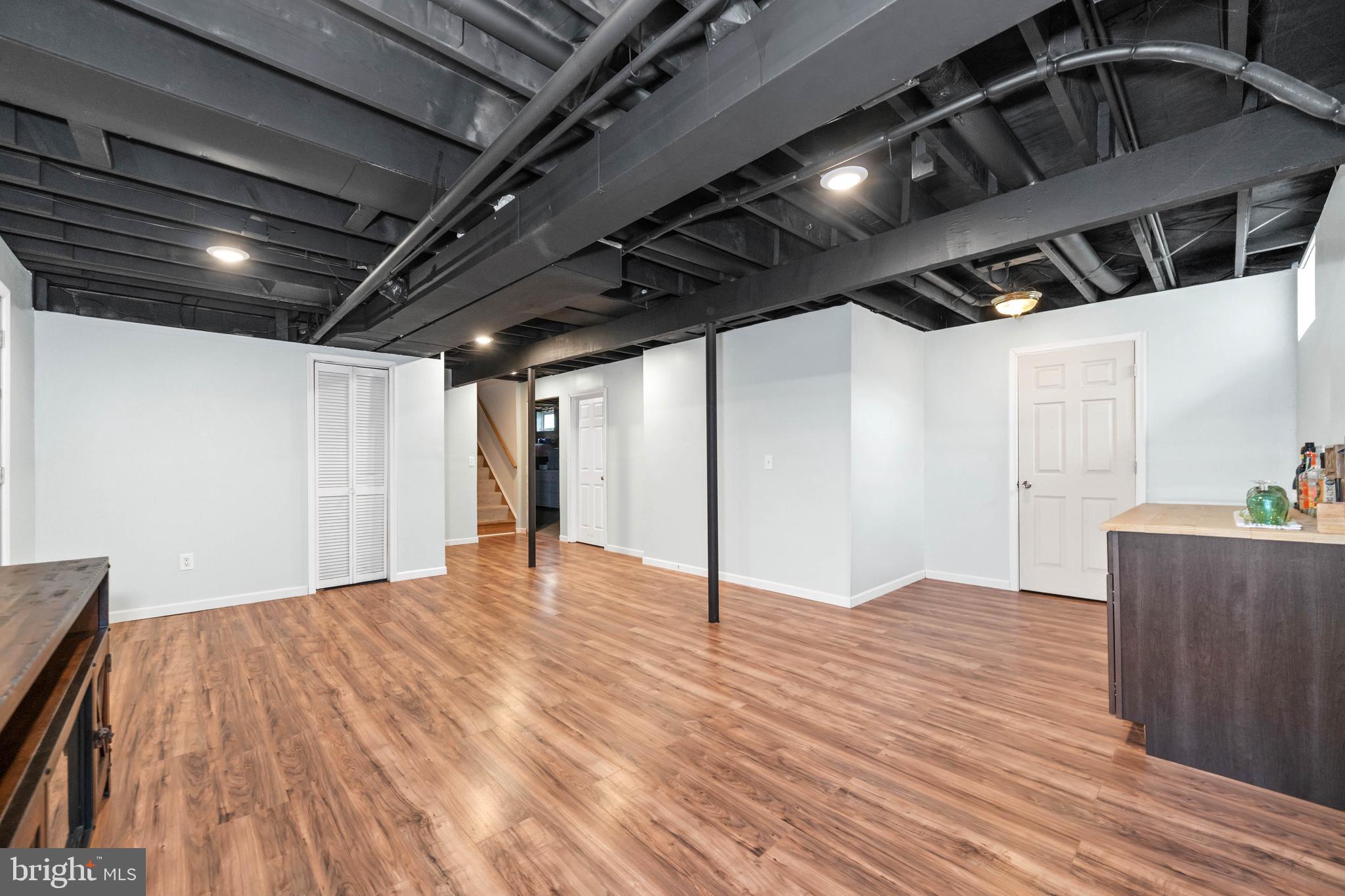 KENSINGTON COURTS - Residential