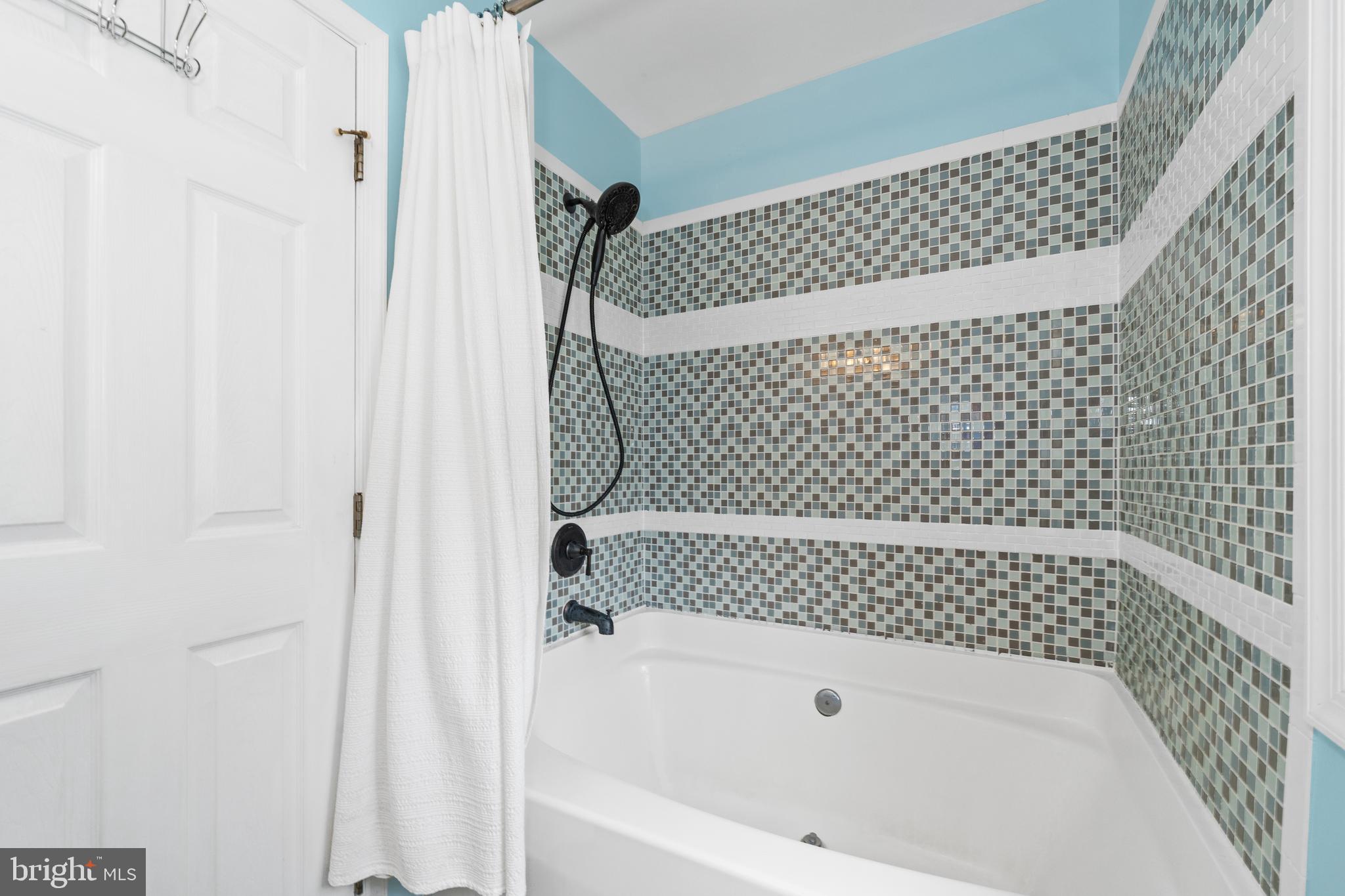 KENSINGTON COURTS - Residential