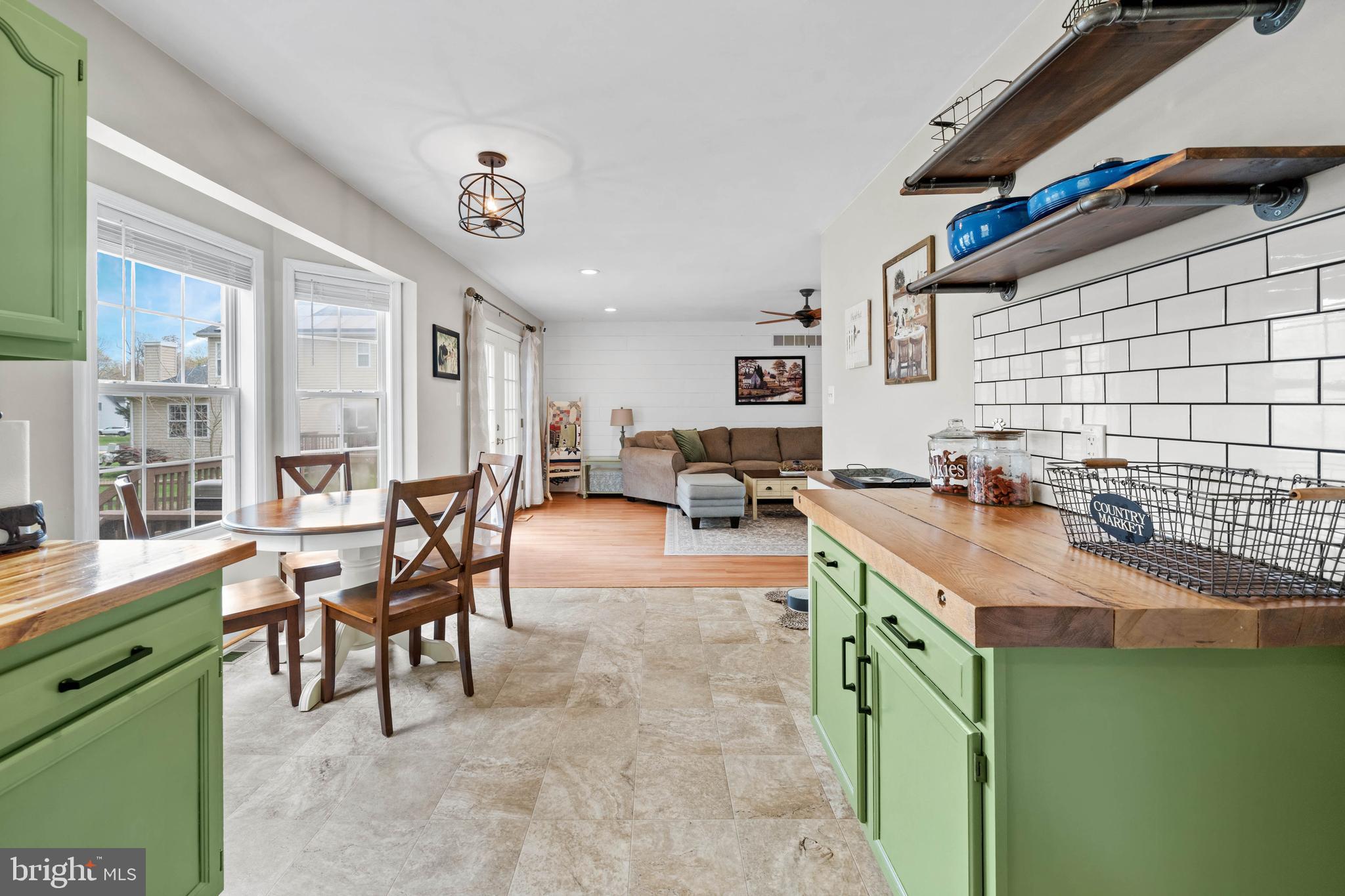 KENSINGTON COURTS - Residential