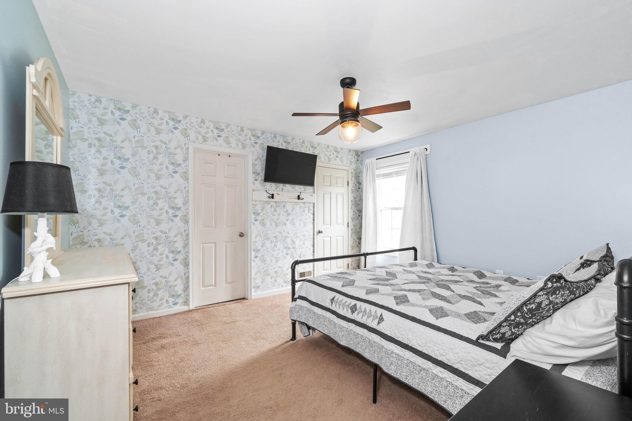 KENSINGTON COURTS - Residential