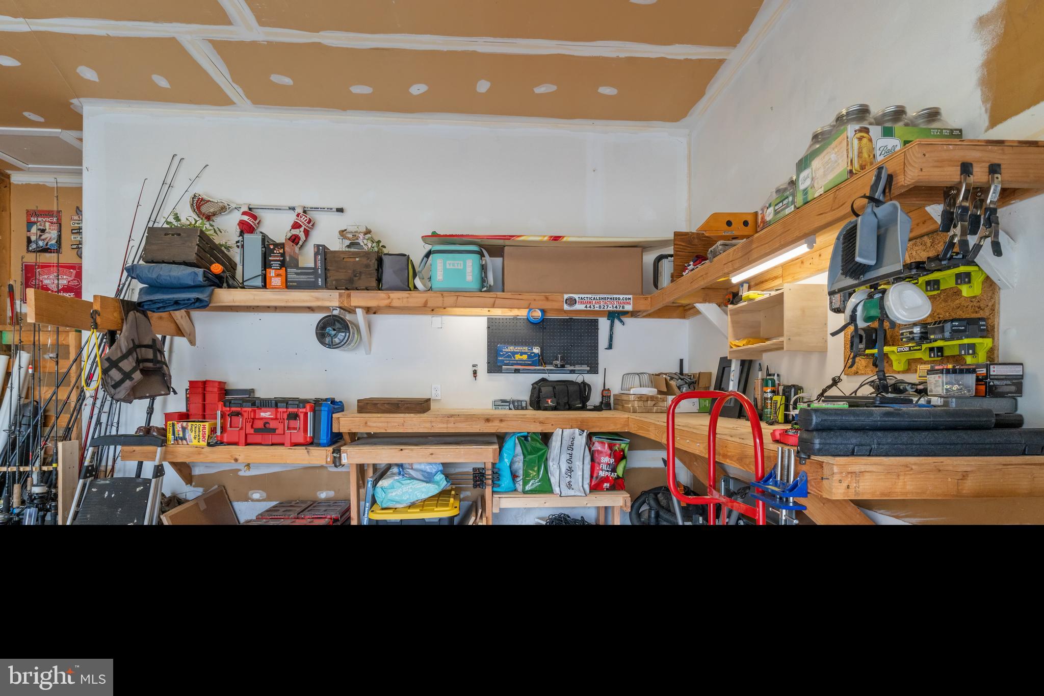 KENSINGTON COURTS - Residential