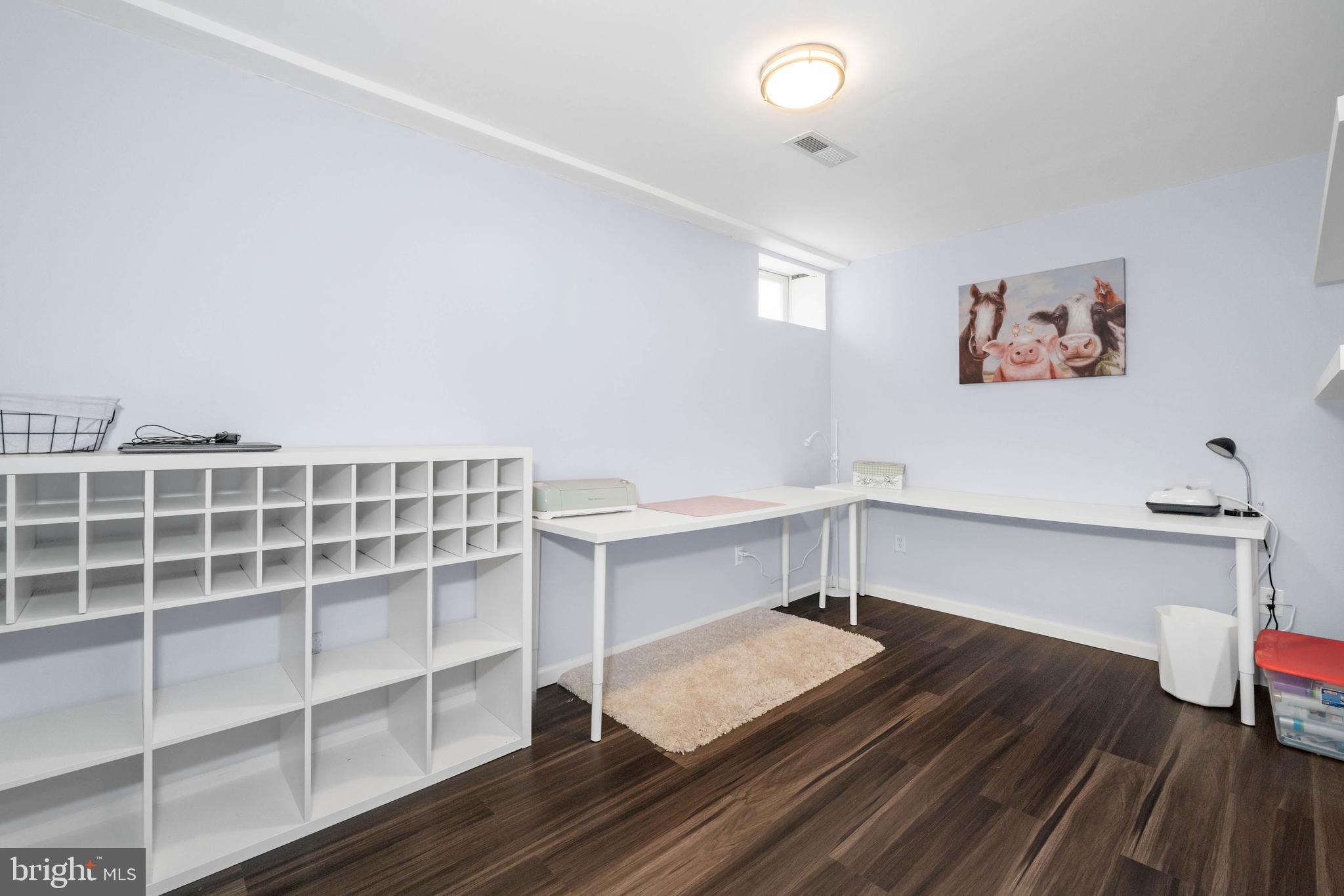 KENSINGTON COURTS - Residential