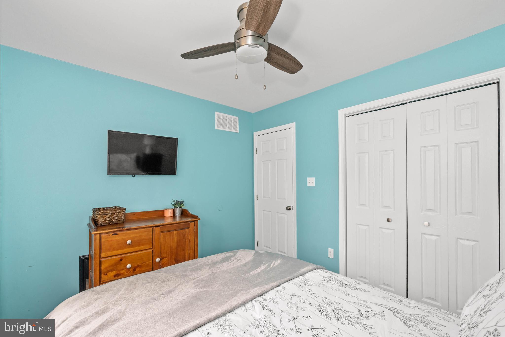 KENSINGTON COURTS - Residential