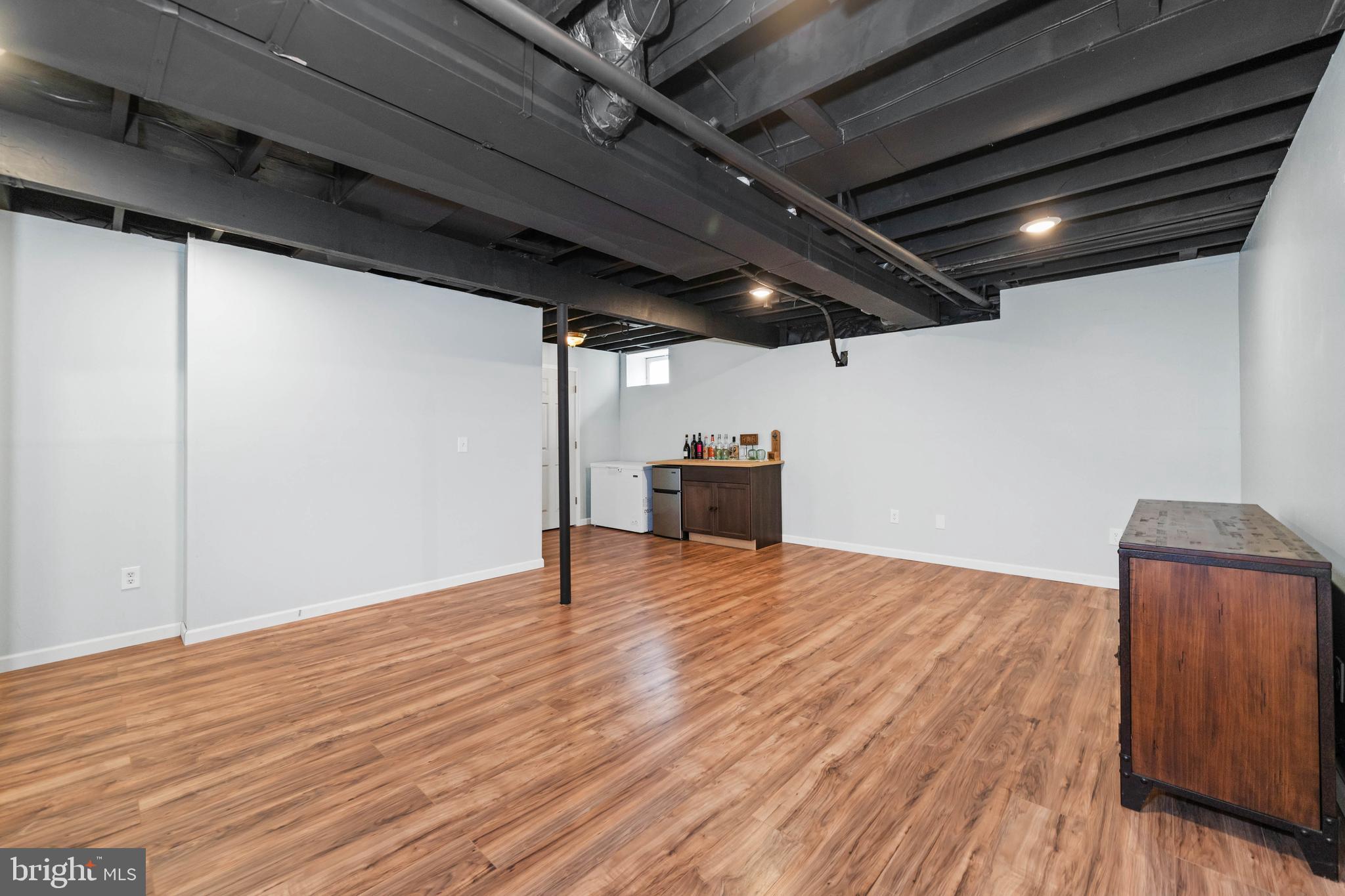 KENSINGTON COURTS - Residential