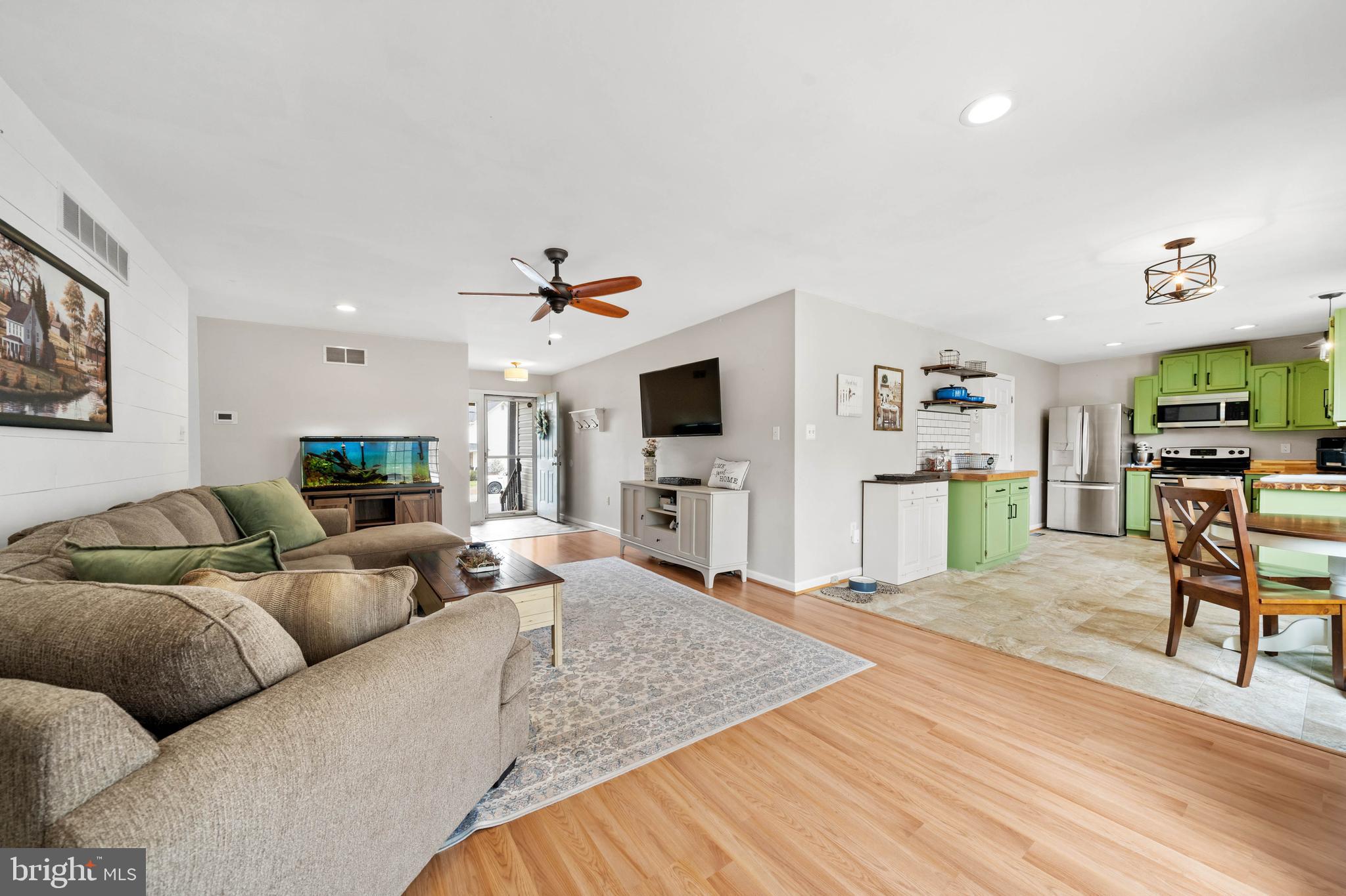 KENSINGTON COURTS - Residential