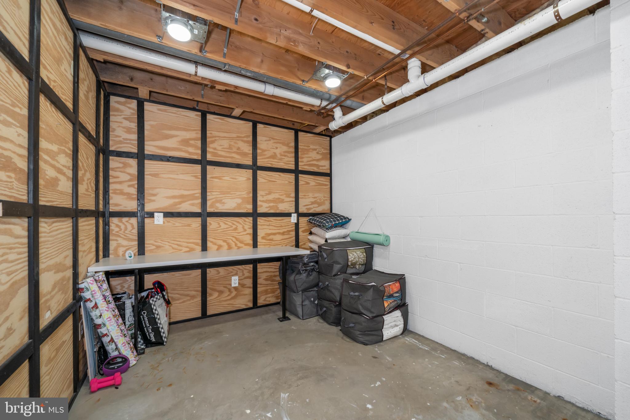 KENSINGTON COURTS - Residential