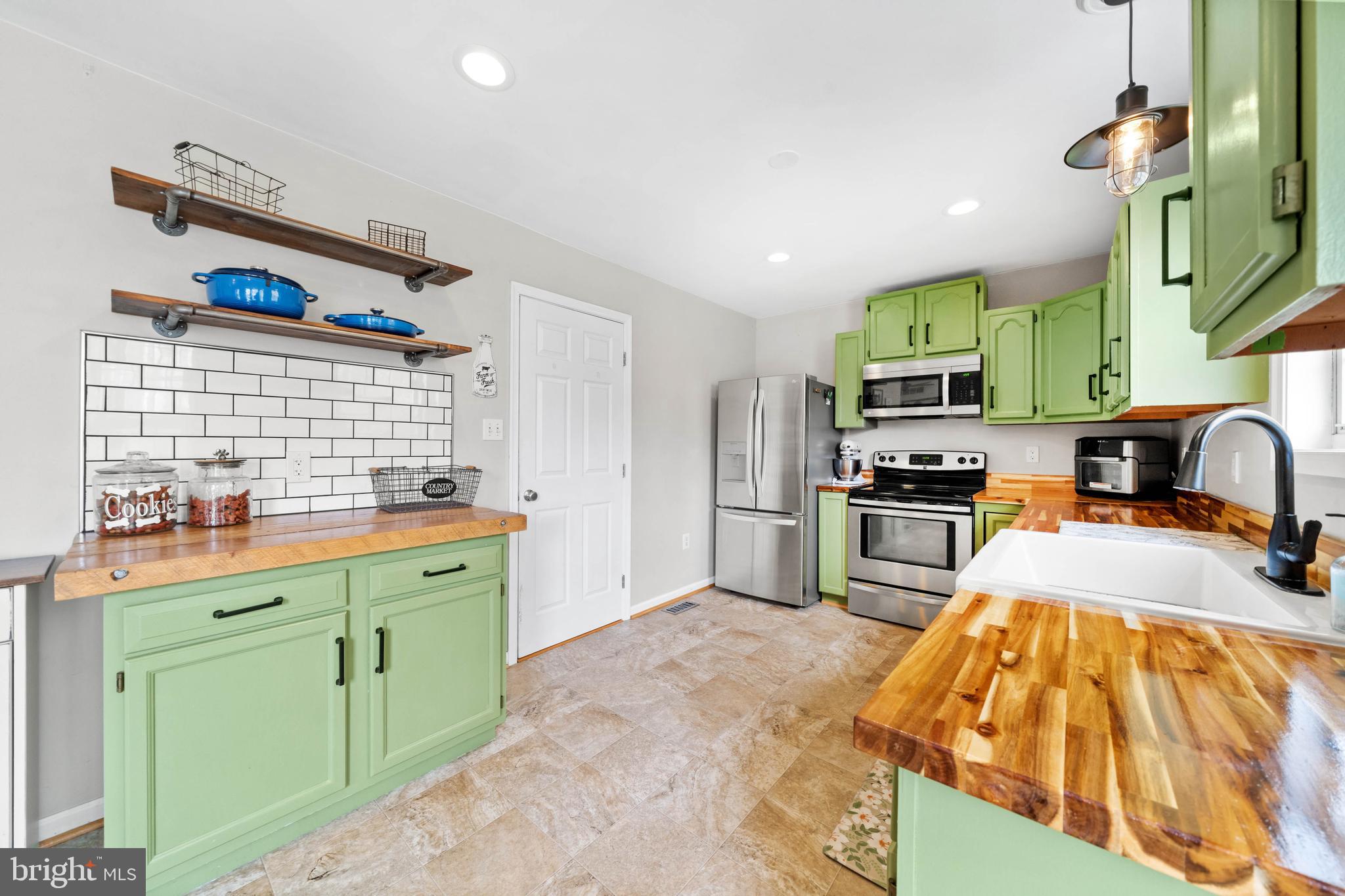 KENSINGTON COURTS - Residential