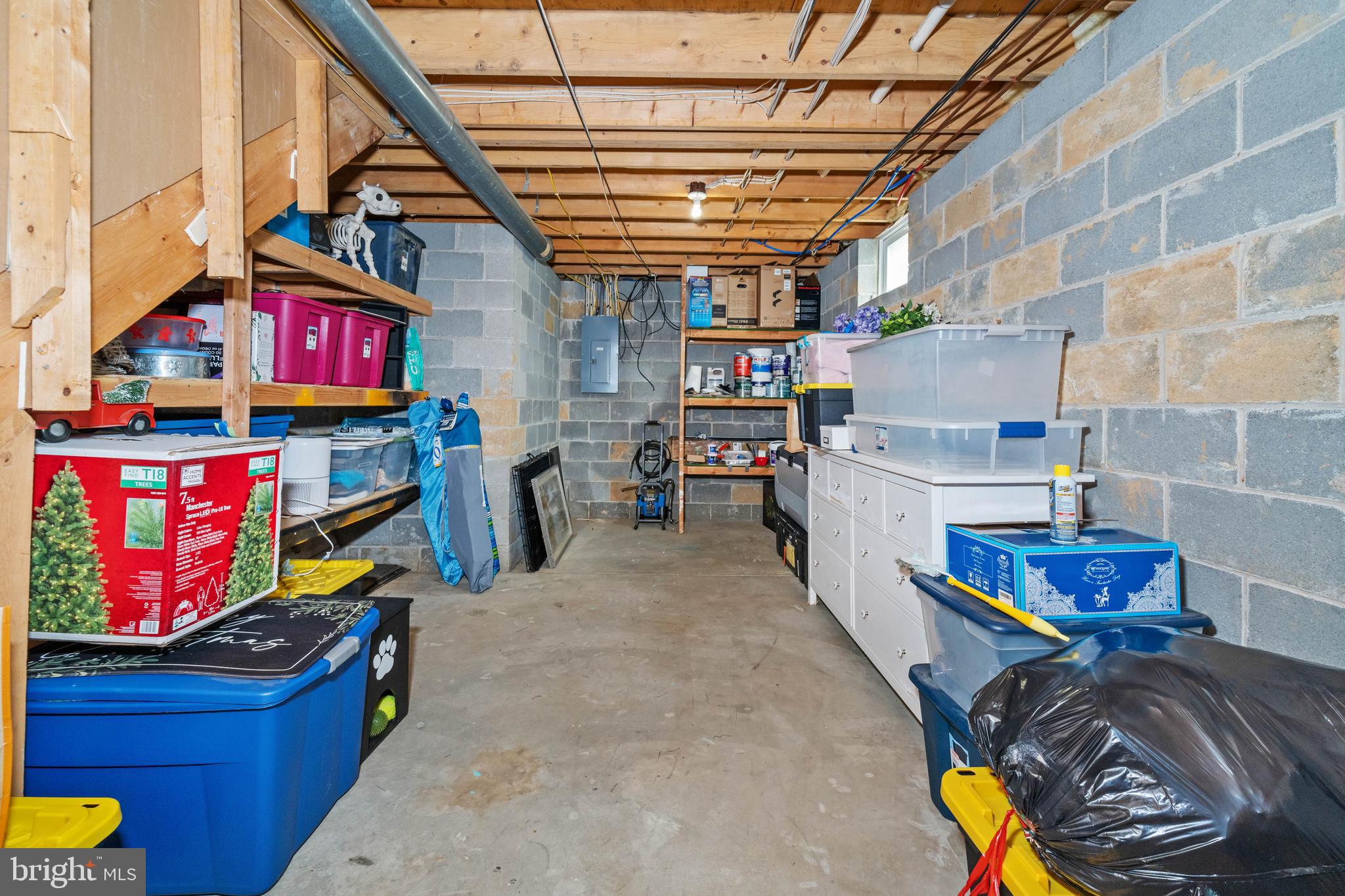 KENSINGTON COURTS - Residential