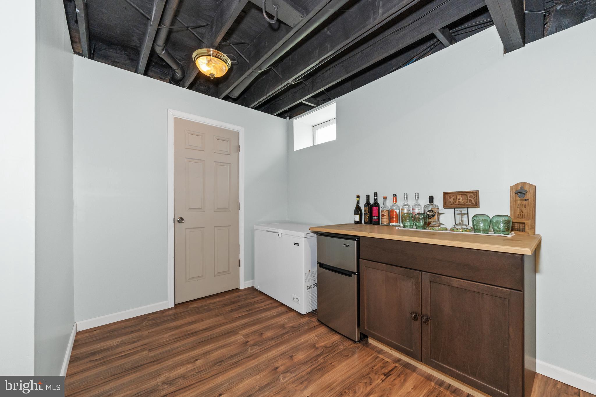 KENSINGTON COURTS - Residential