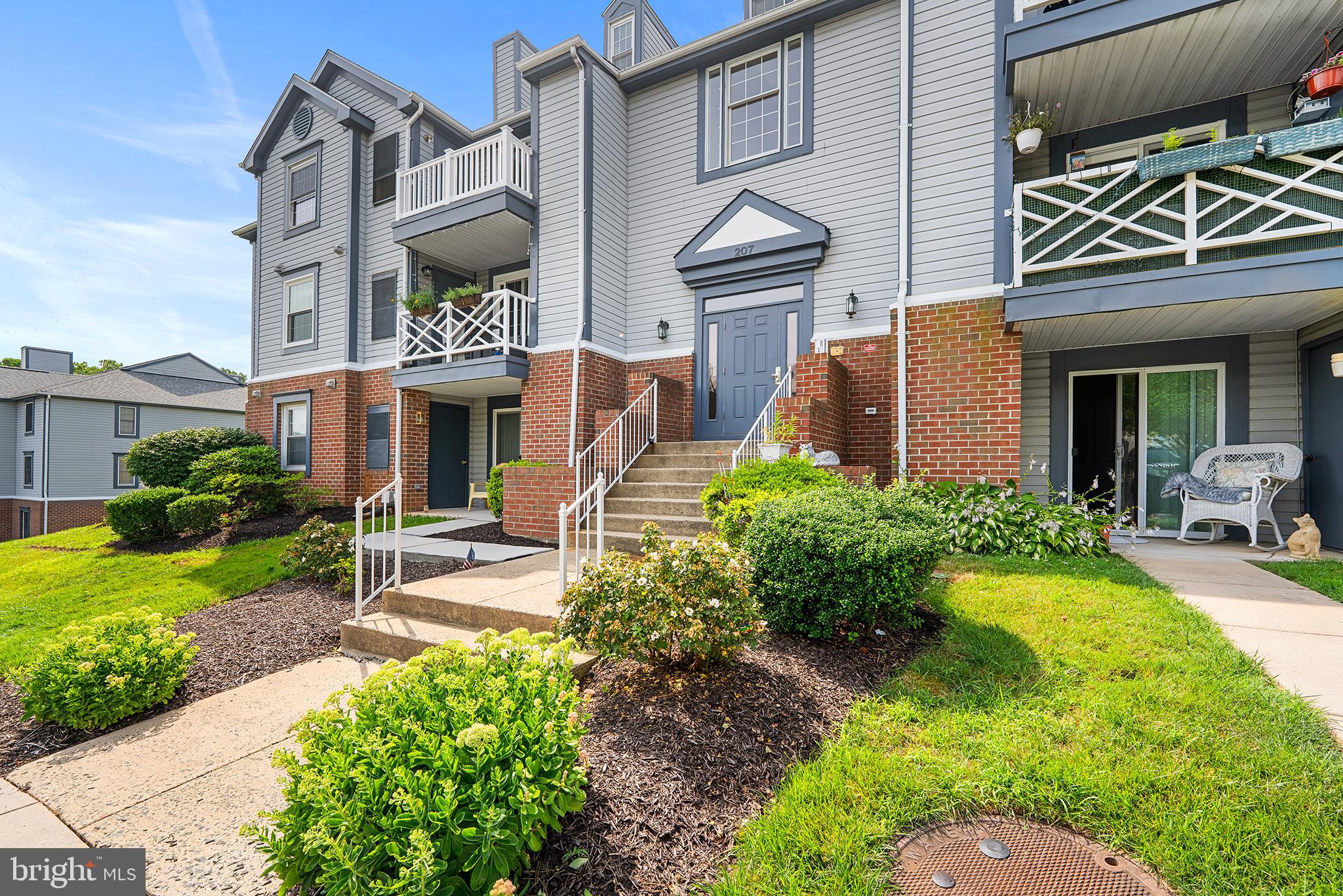 207 OAK LEAF CIRCLE 207-J