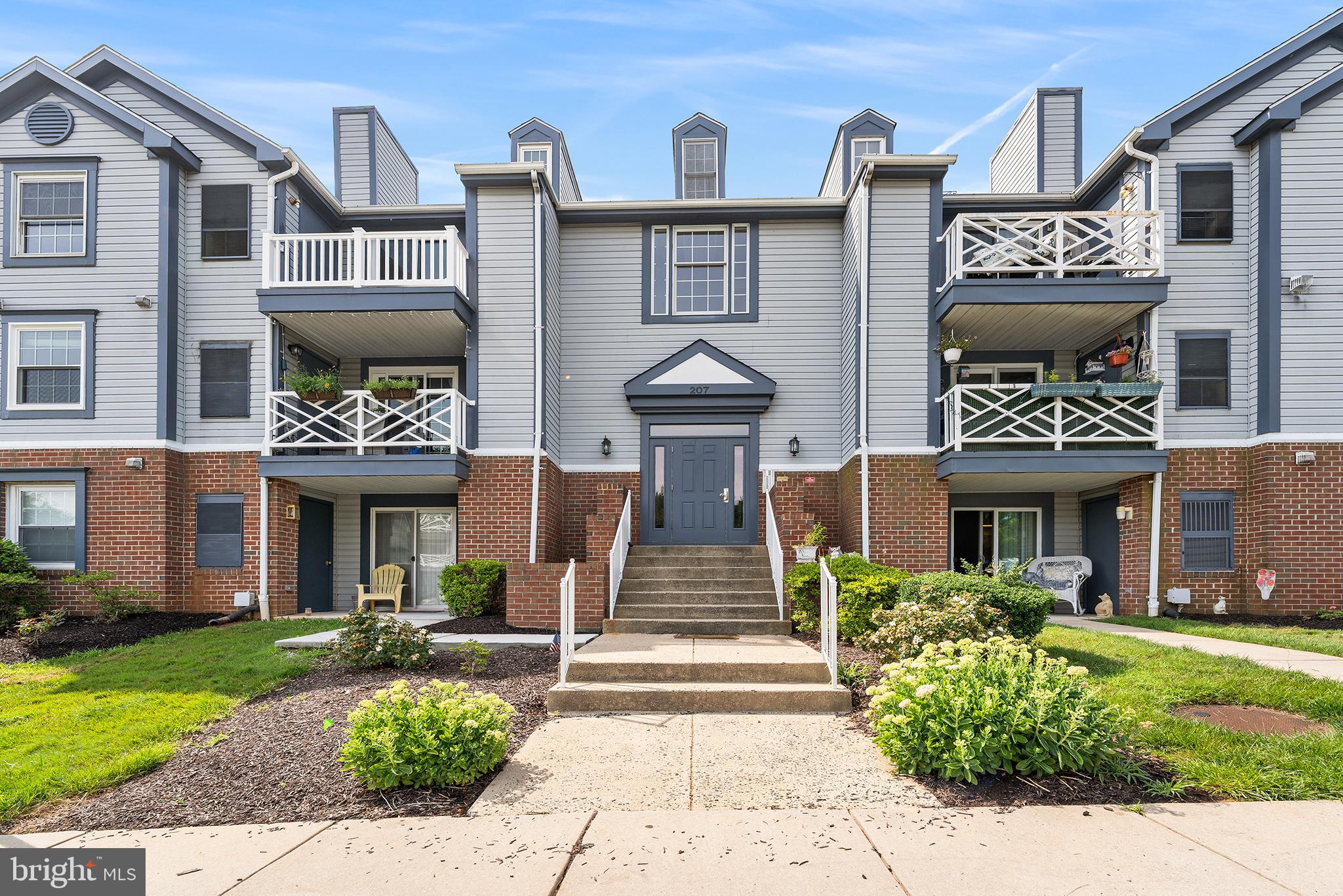 207 OAK LEAF CIRCLE 207-J