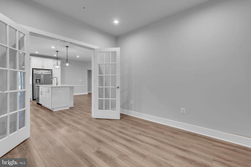 FOUR SEASONS AT KENT ISLAND - Residential