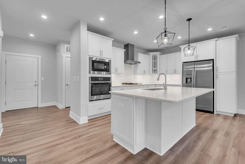 FOUR SEASONS AT KENT ISLAND - Residential