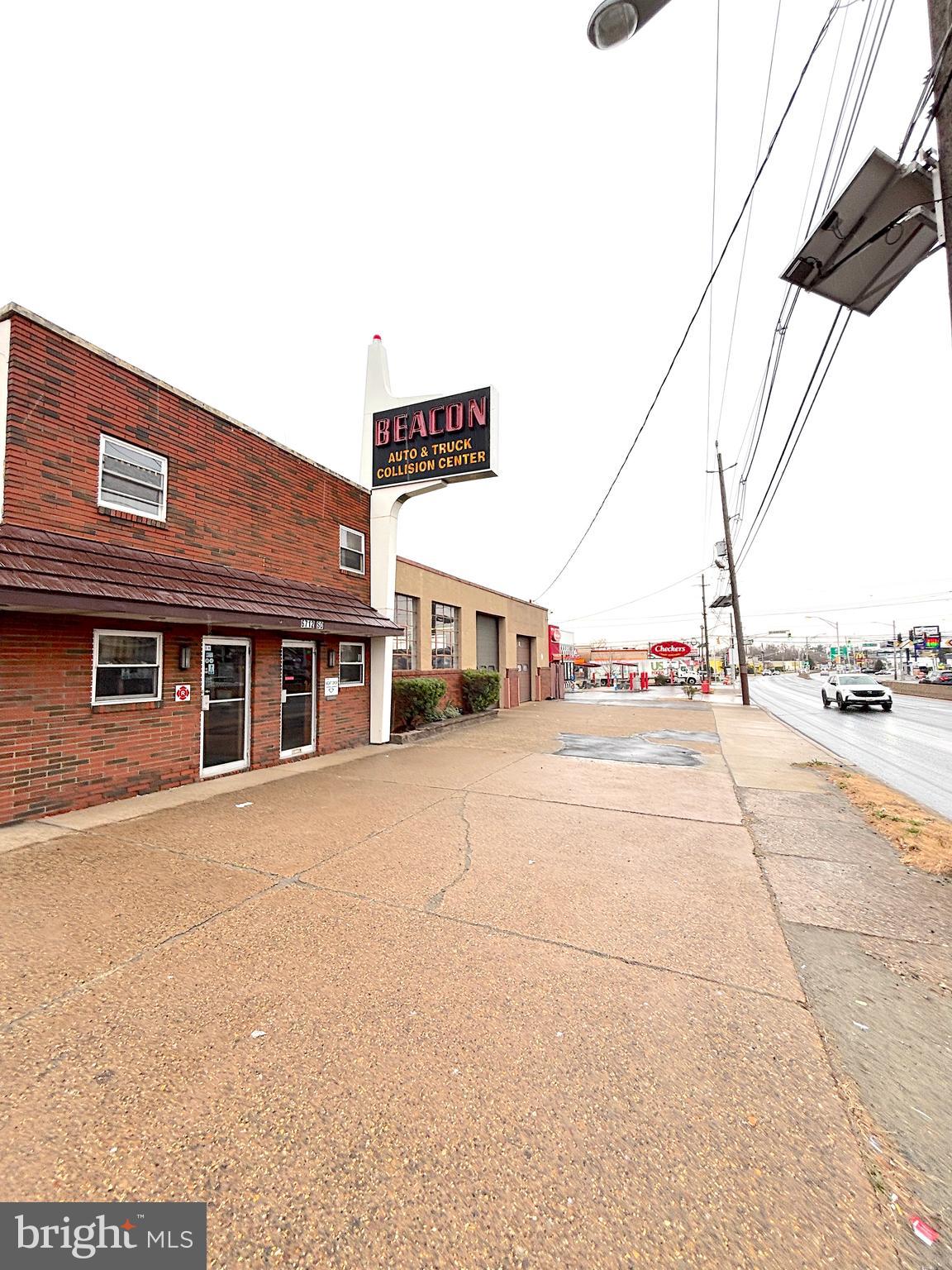 6712 S CRESCENT BOULEVARD N