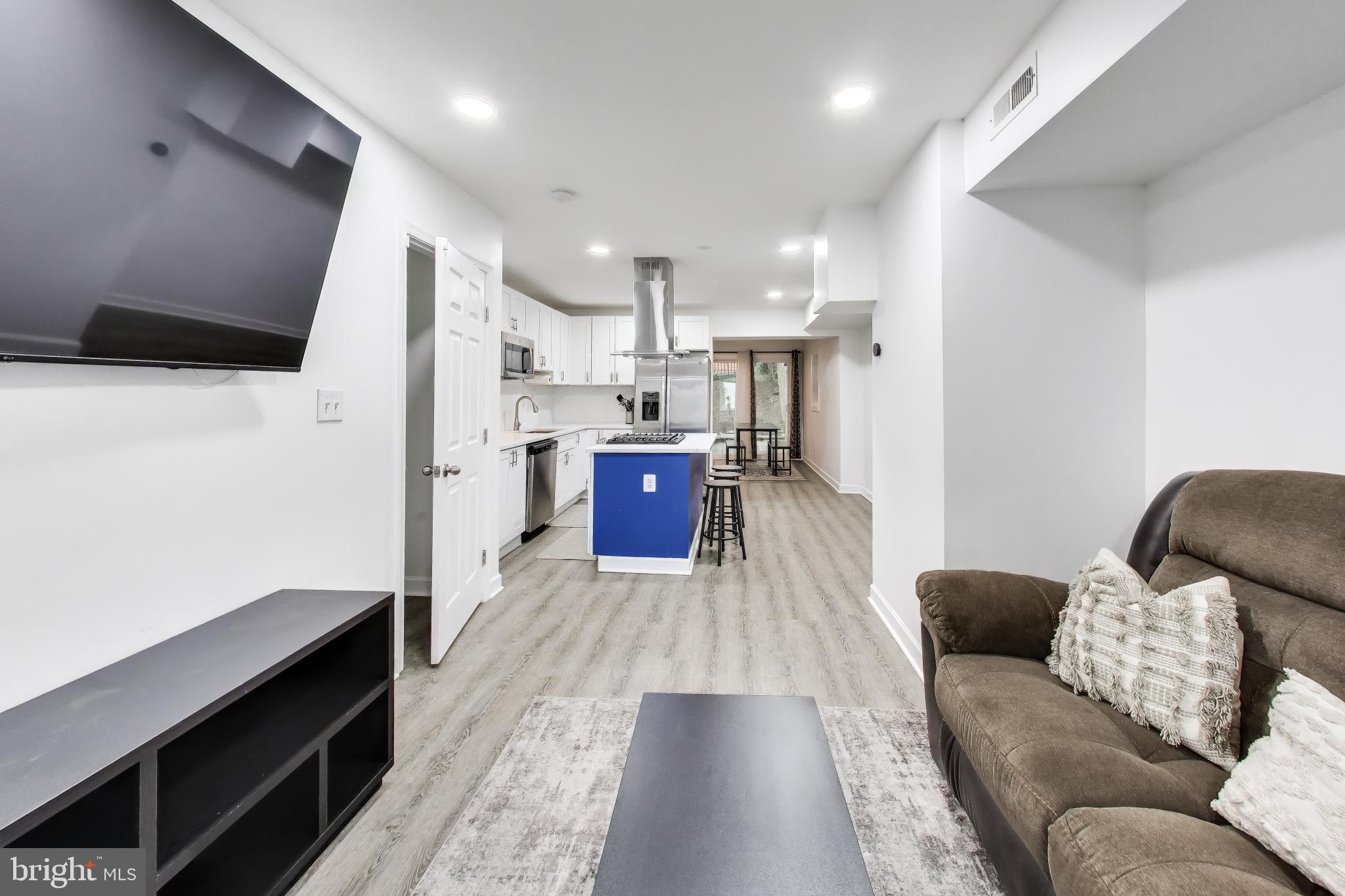 1310 DEXTER TERRACE SE