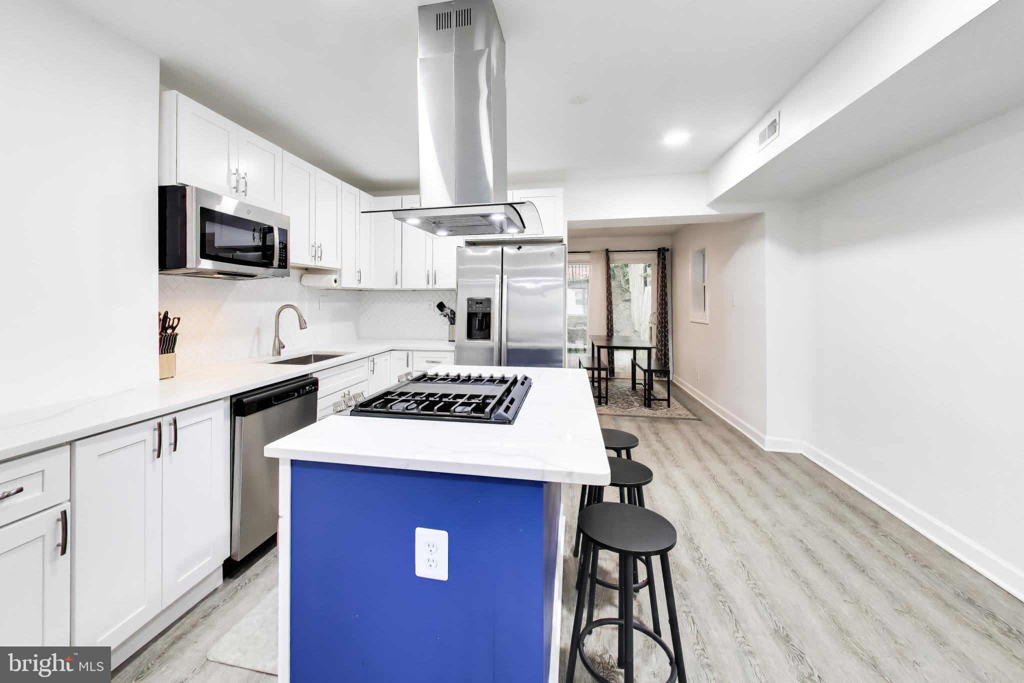 1310 DEXTER TERRACE SE