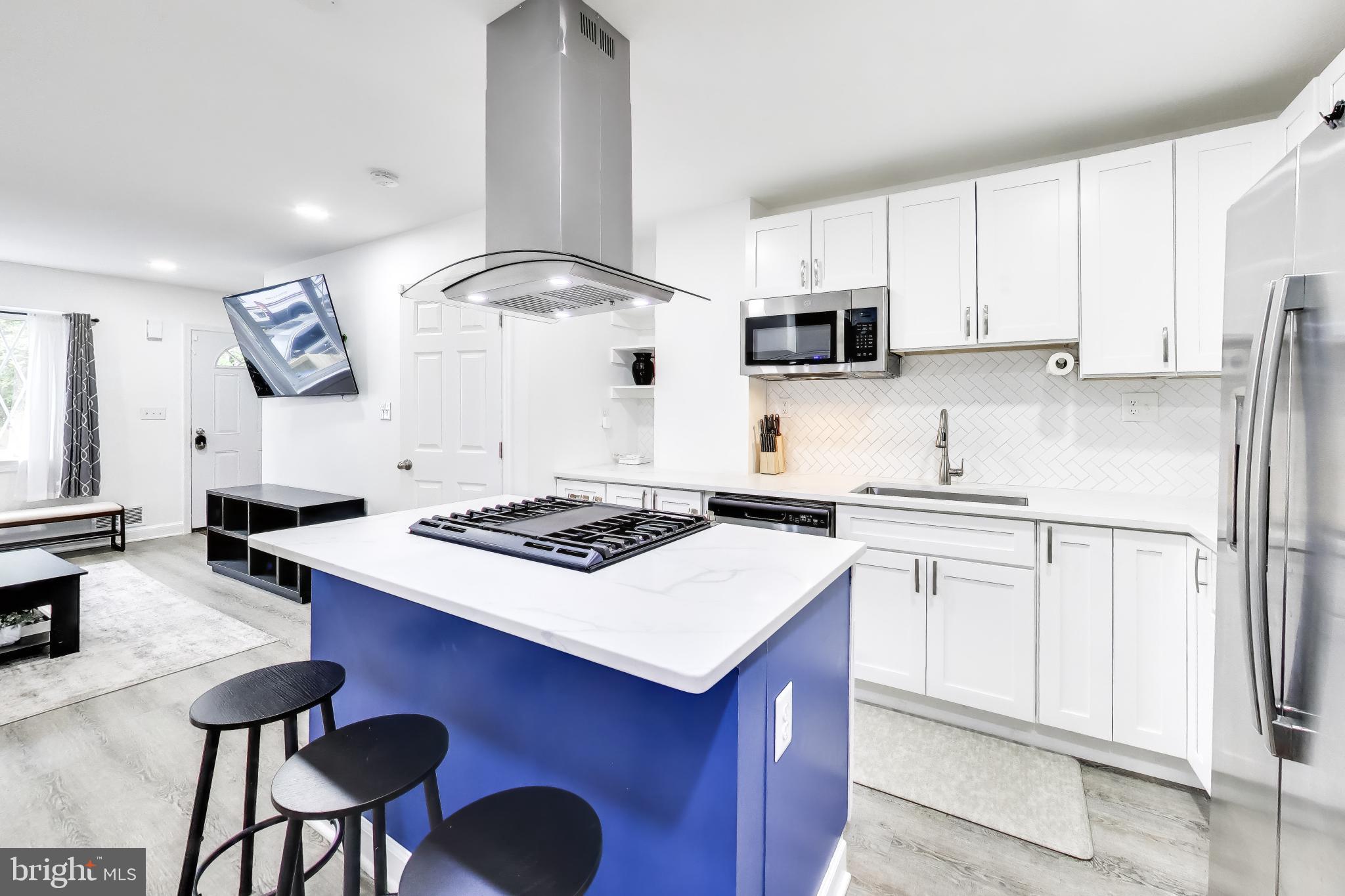1310 DEXTER TERRACE SE
