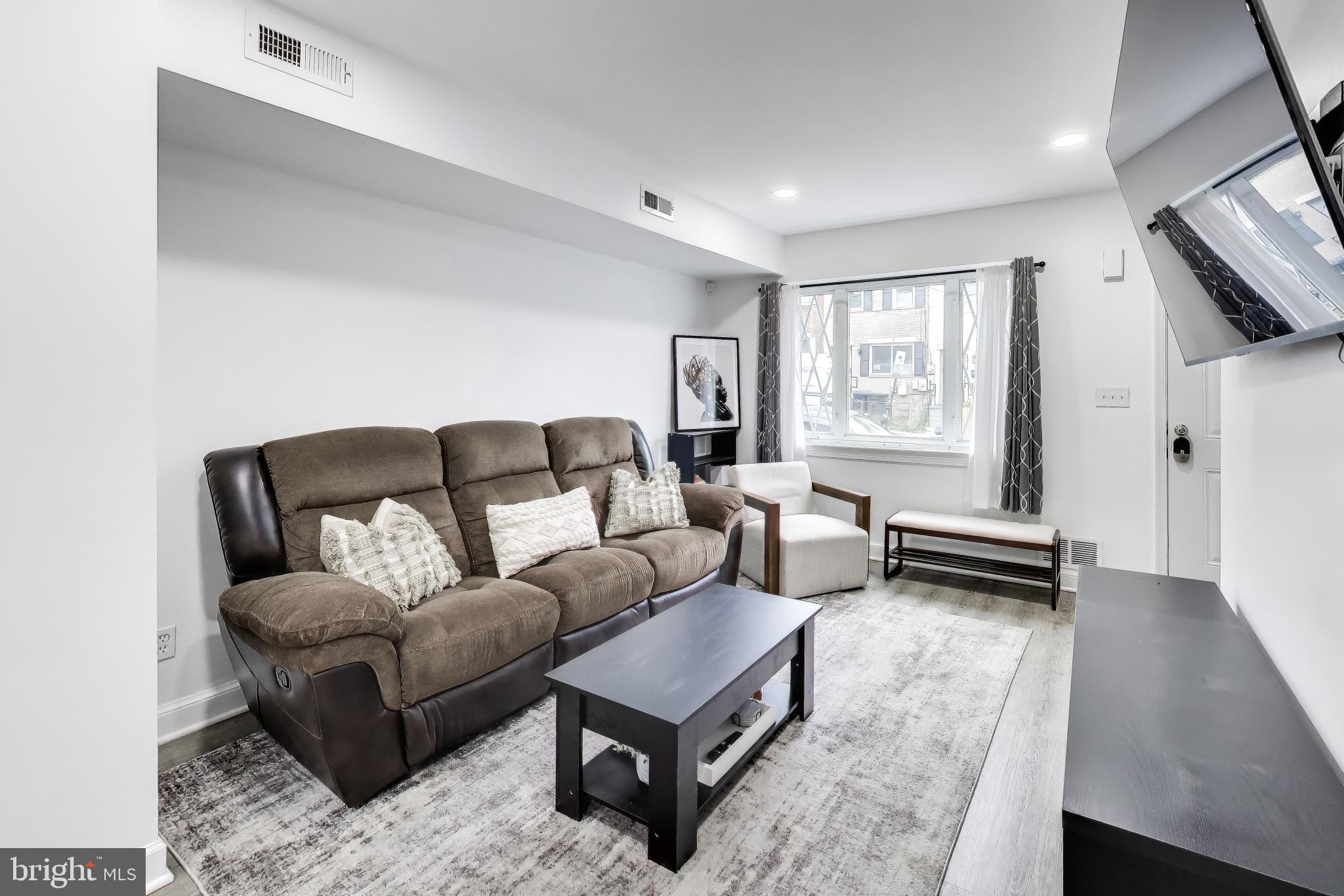 1310 DEXTER TERRACE SE