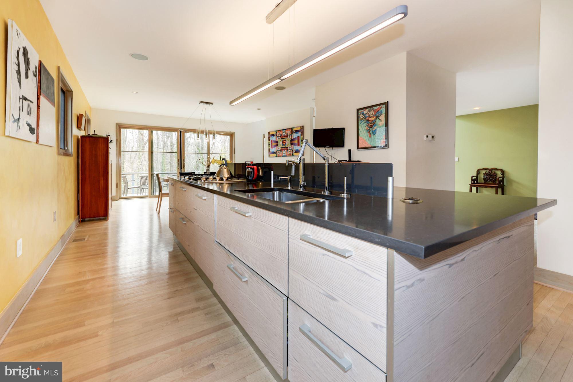 HILLSIDE MANOR - Residential