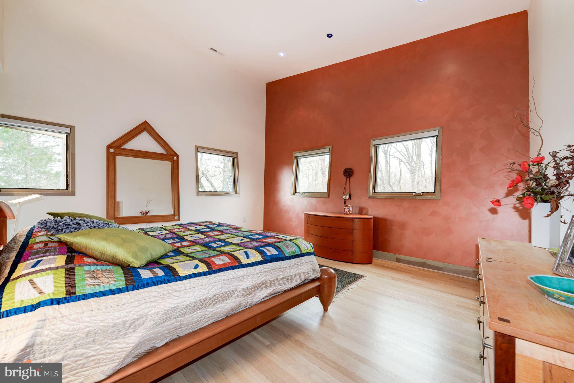 HILLSIDE MANOR - Residential