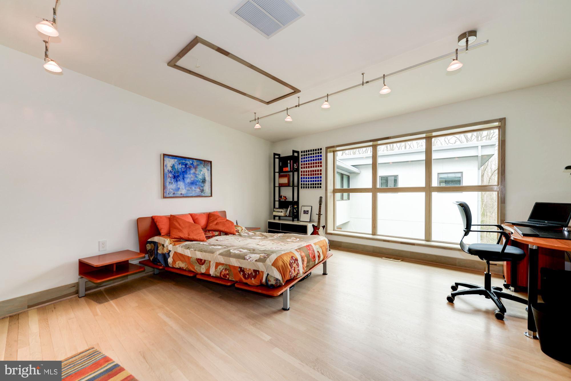 HILLSIDE MANOR - Residential