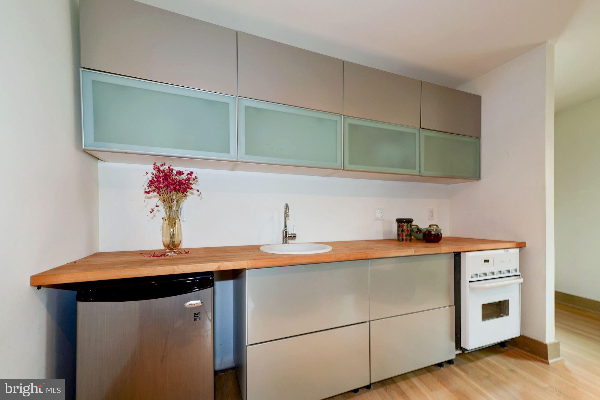 HILLSIDE MANOR - Residential