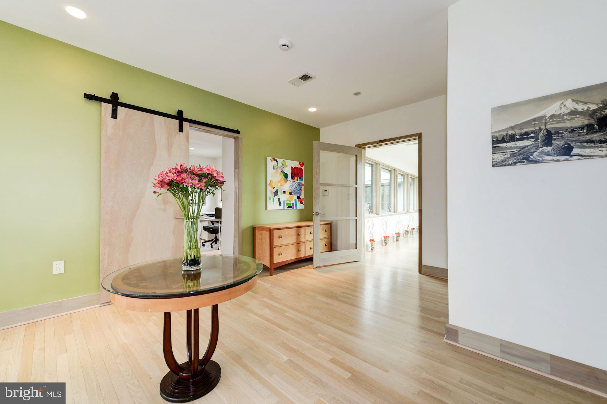 HILLSIDE MANOR - Residential