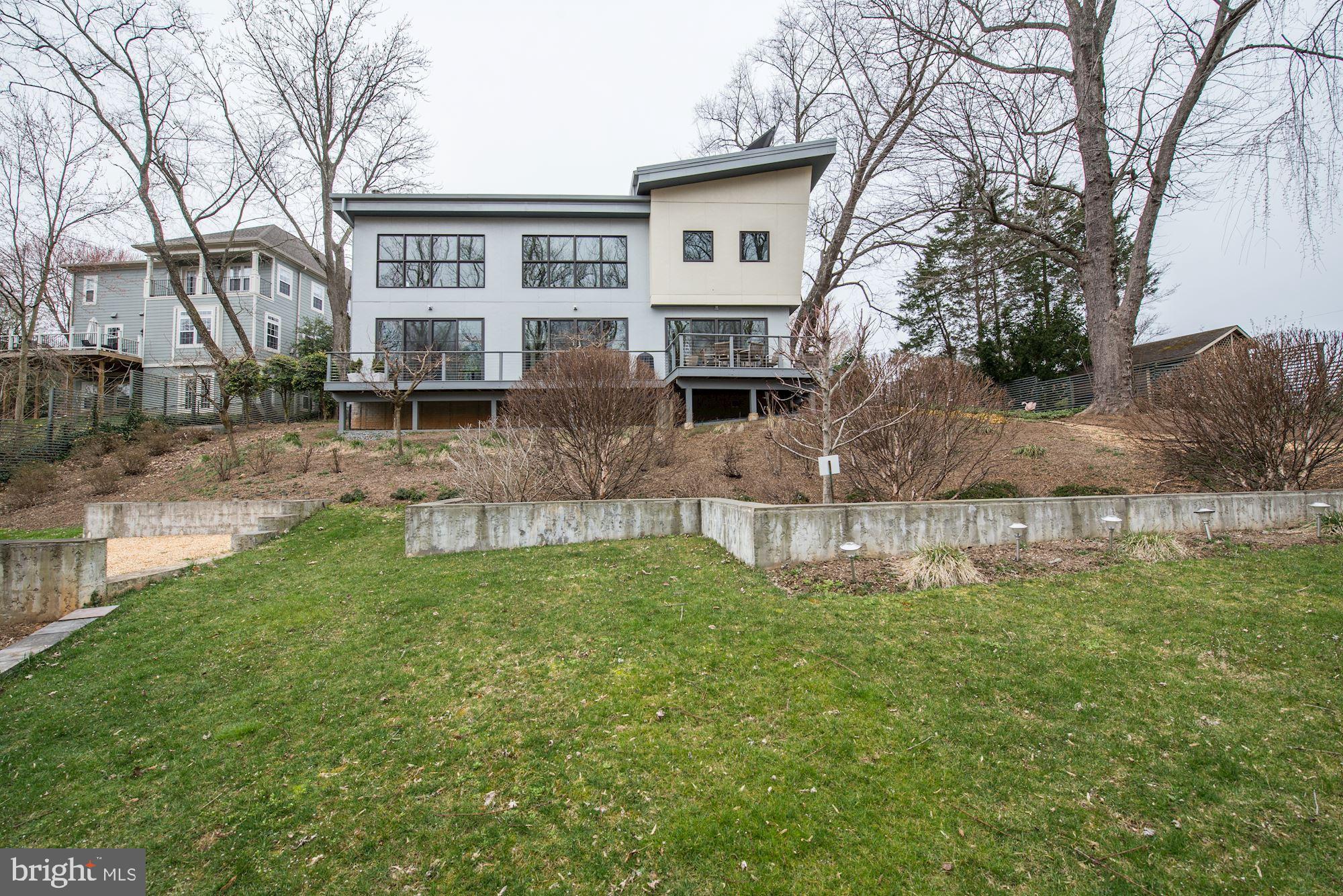 HILLSIDE MANOR - Residential