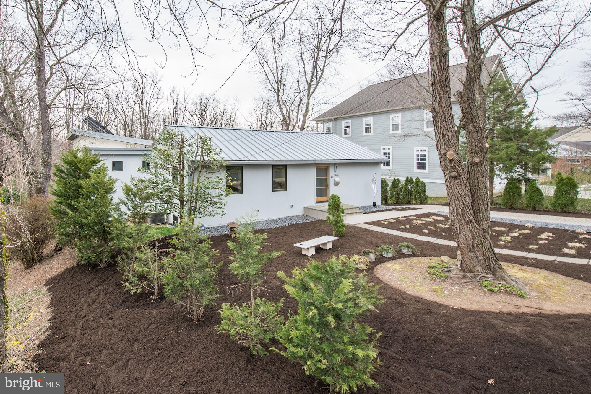 HILLSIDE MANOR - Residential