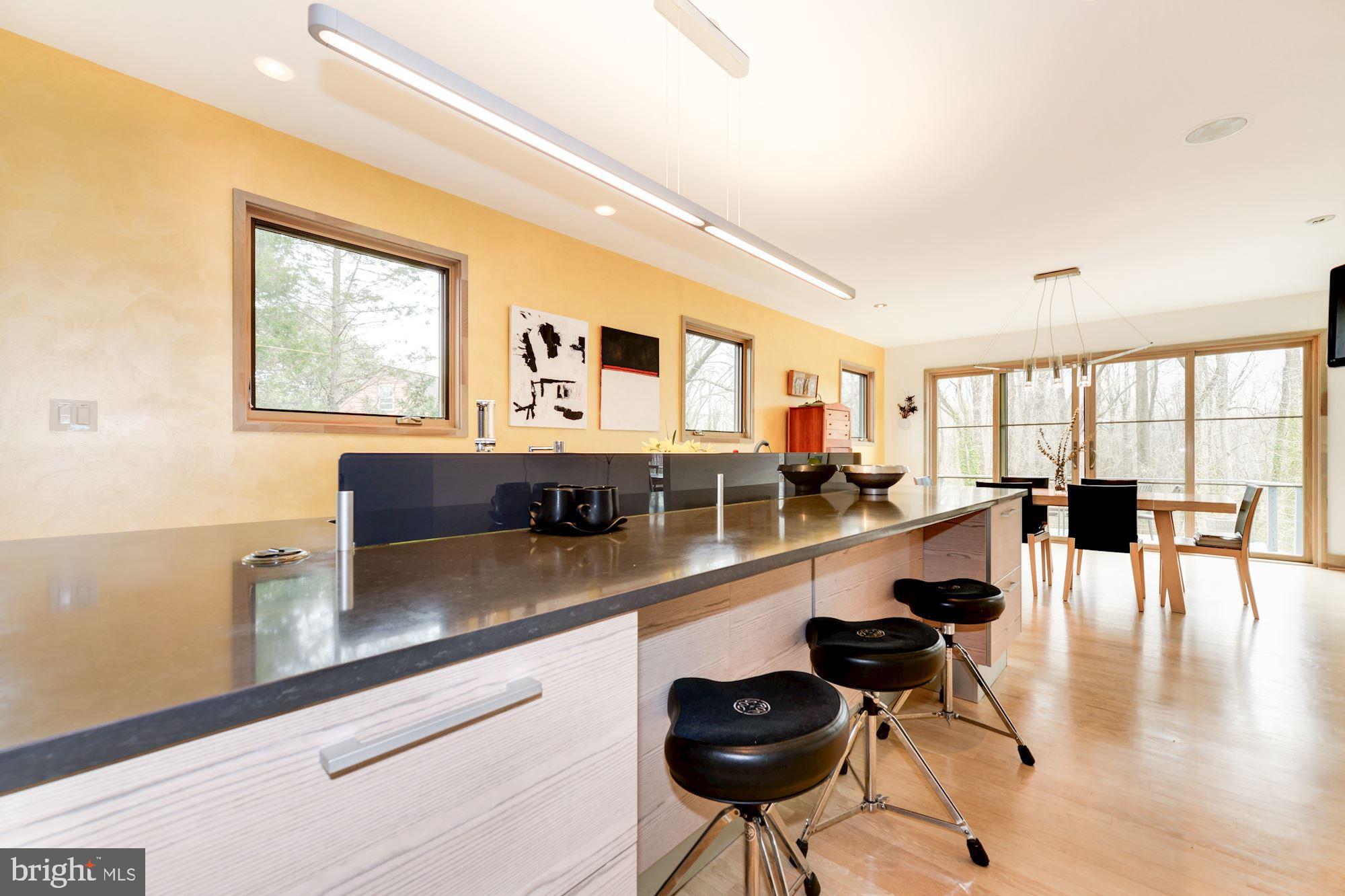 HILLSIDE MANOR - Residential