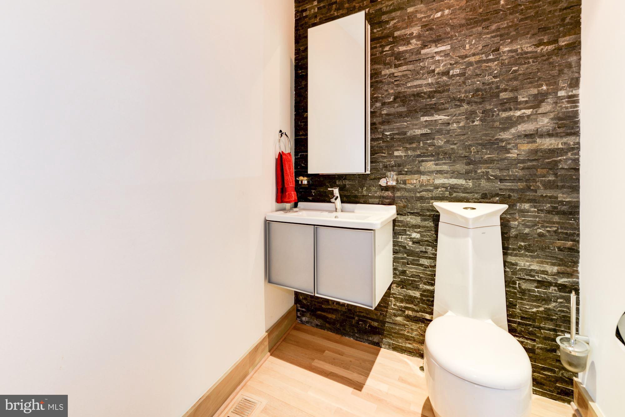 HILLSIDE MANOR - Residential