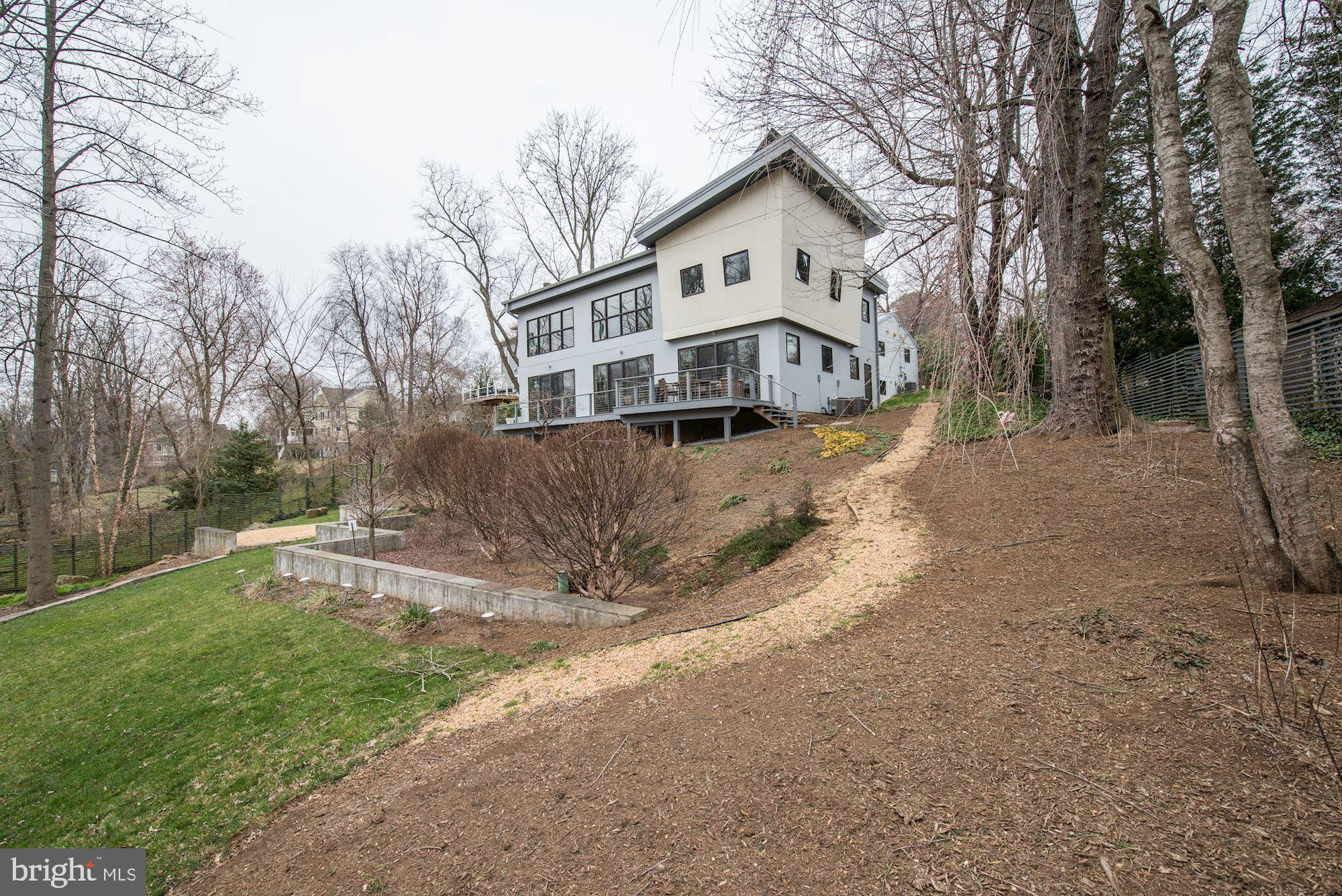 HILLSIDE MANOR - Residential