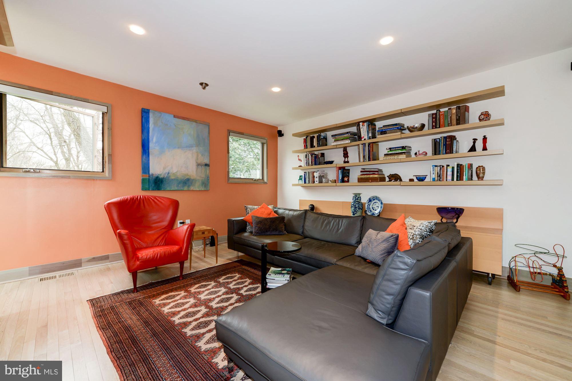 HILLSIDE MANOR - Residential