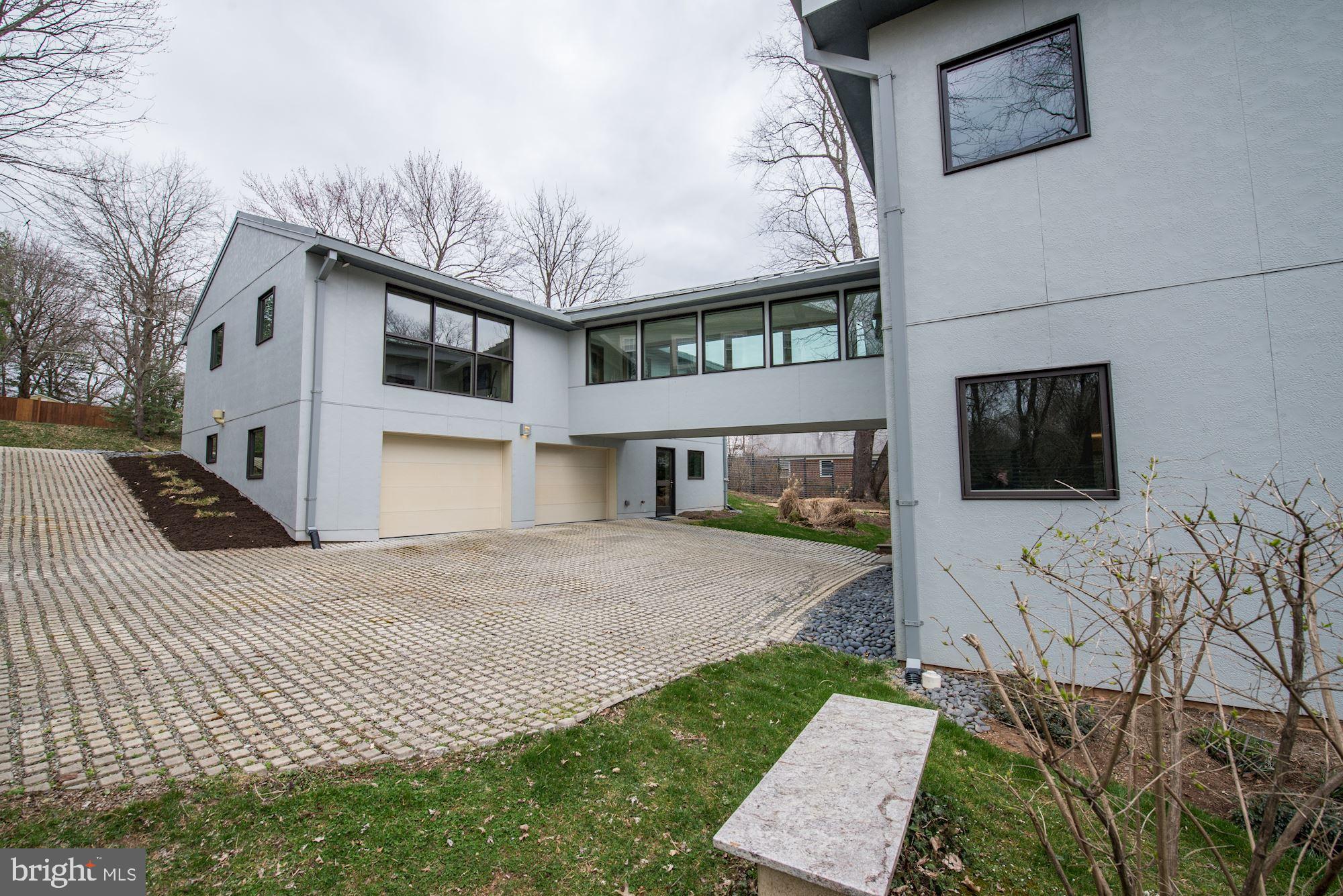 HILLSIDE MANOR - Residential