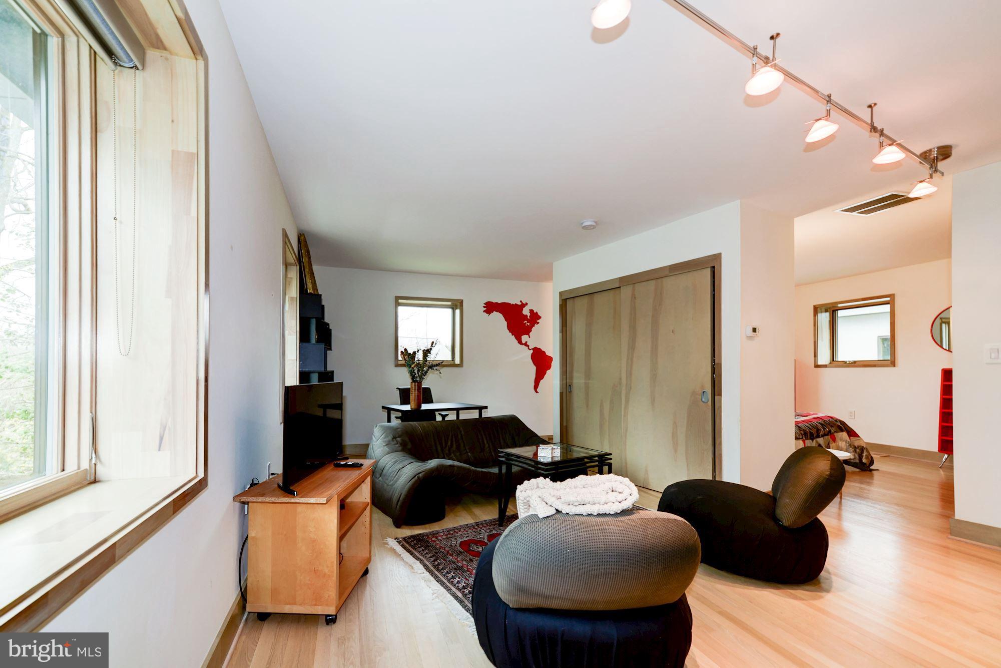 HILLSIDE MANOR - Residential