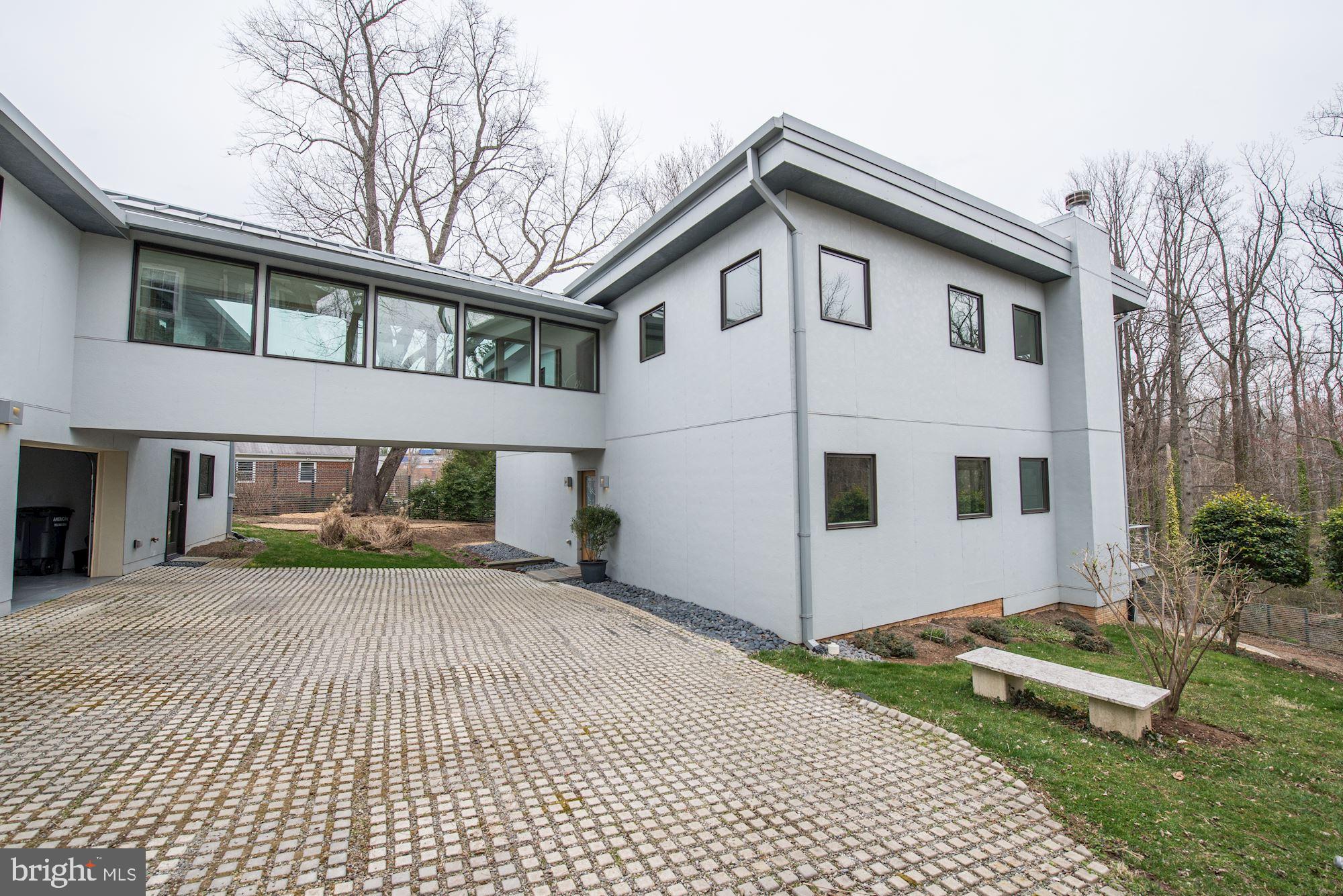 HILLSIDE MANOR - Residential