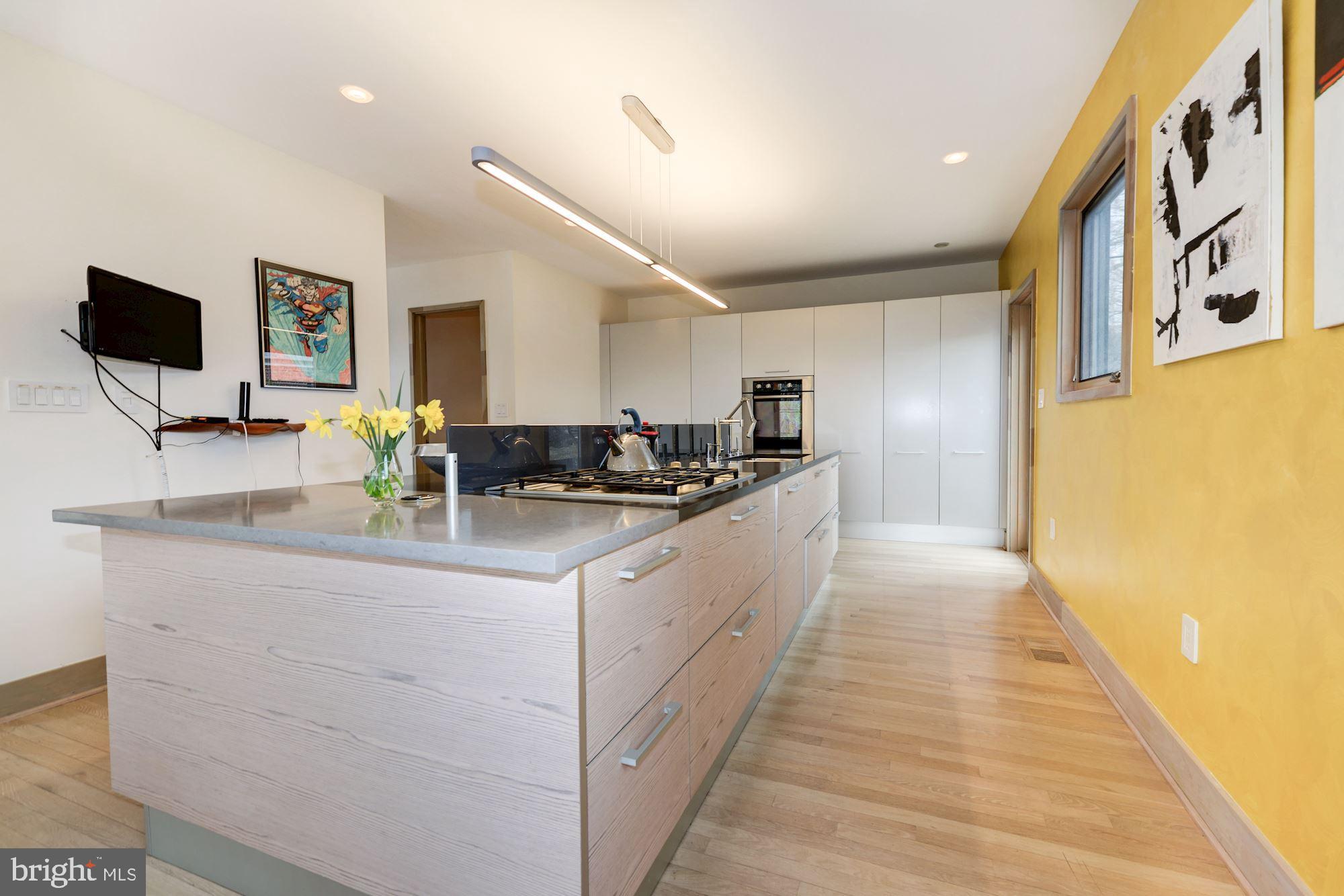 HILLSIDE MANOR - Residential