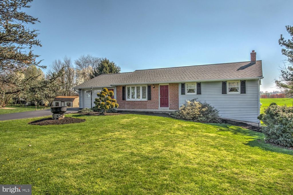Photo of 31 TRAIL RD S, ELIZABETHTOWN, PA 17022 (MLS # PALA2033342)
