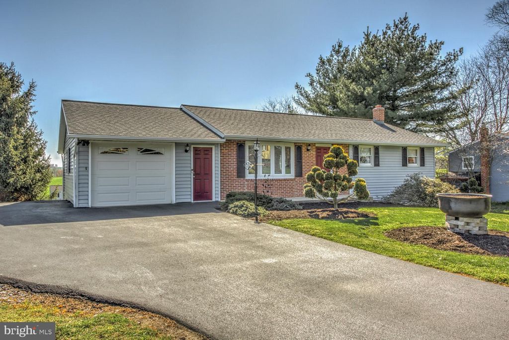 Photo of 31 TRAIL RD S, ELIZABETHTOWN, PA 17022 (MLS # PALA2033342)