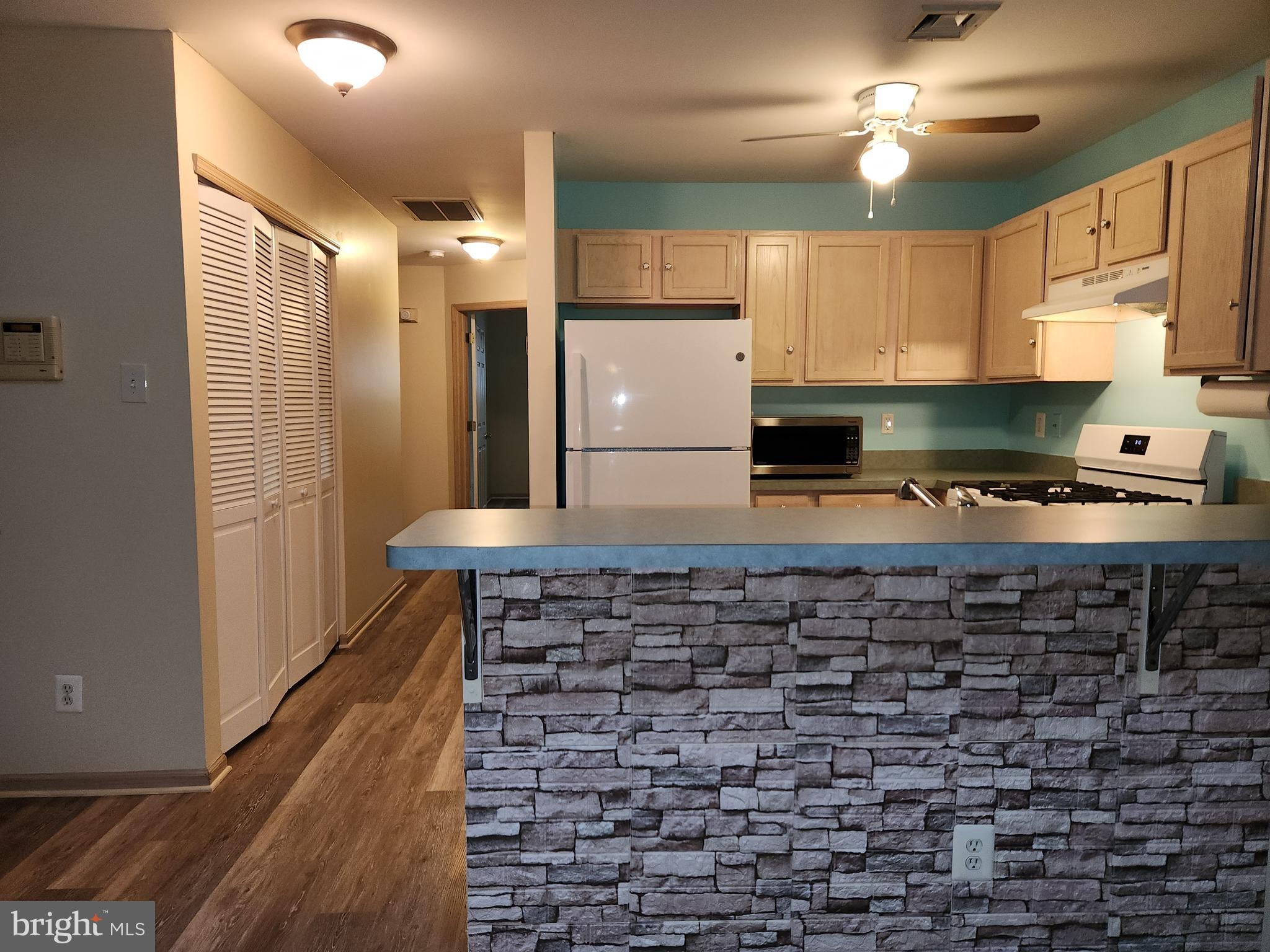 21 TIMBERLINE DRIVE